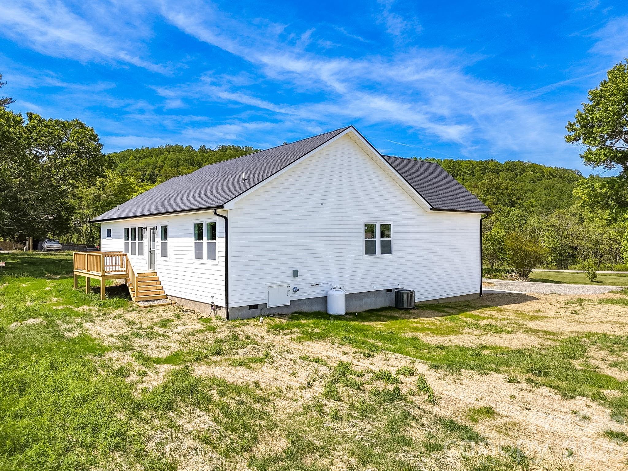 72 Canary Lane — Hendersonville