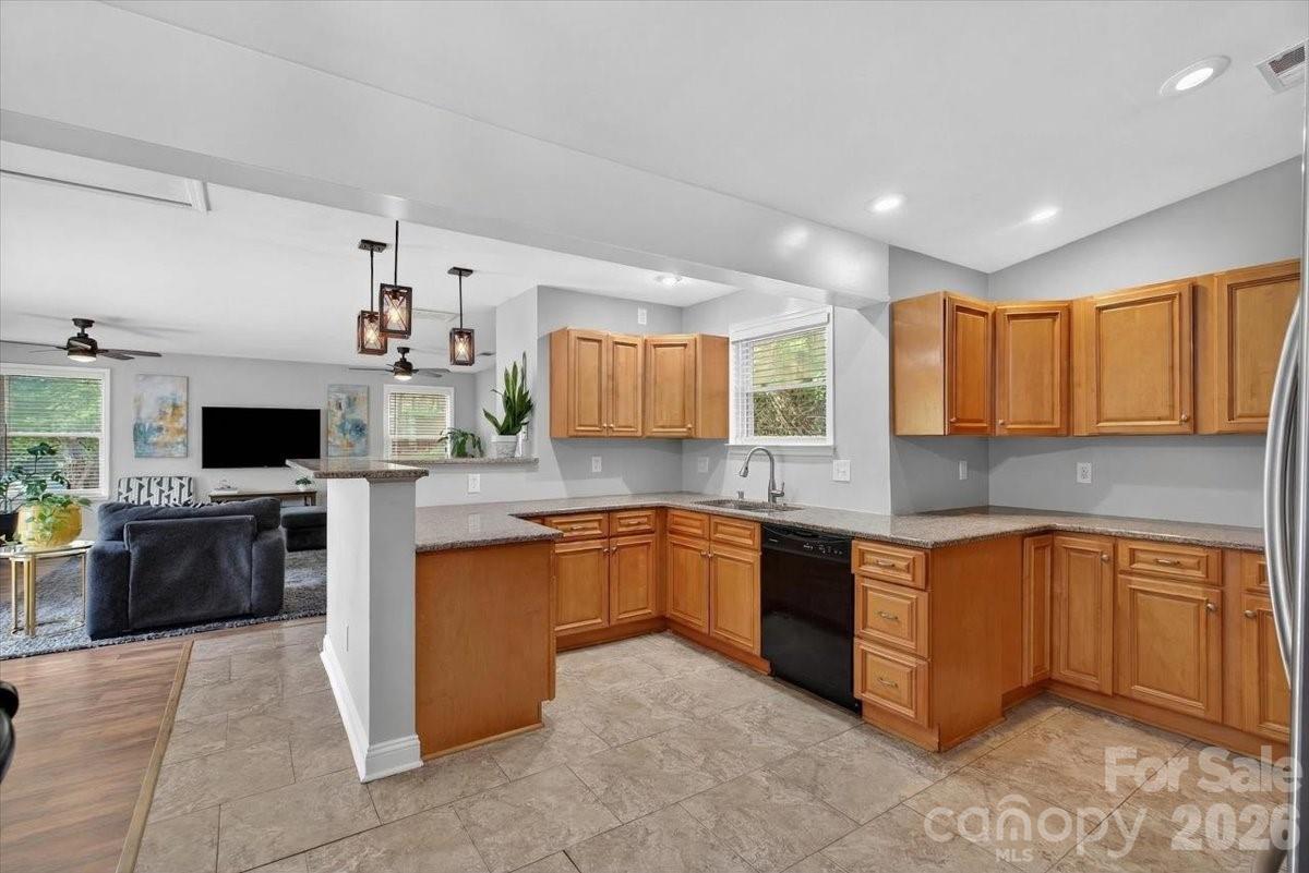 6308 Pineburr Road — Charlotte