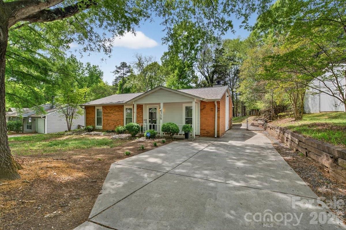 6308 Pineburr Road — Charlotte