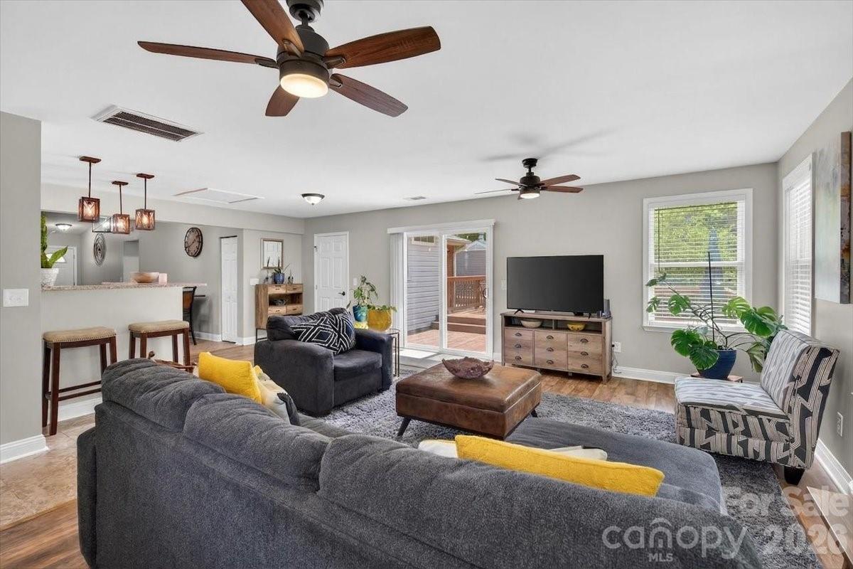 6308 Pineburr Road — Charlotte