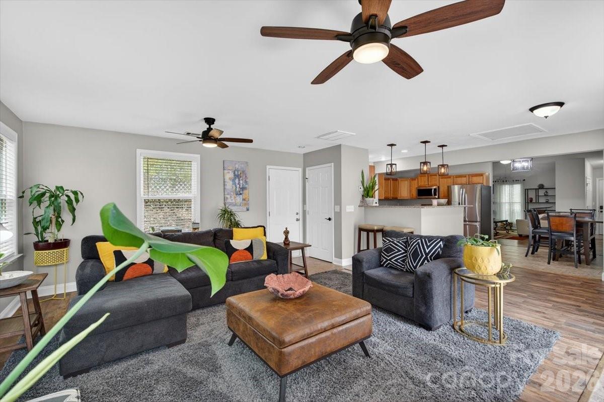 6308 Pineburr Road — Charlotte