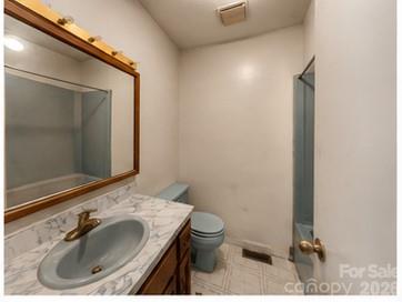 625 Stillwater Court — Clover