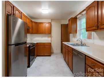 625 Stillwater Court — Clover