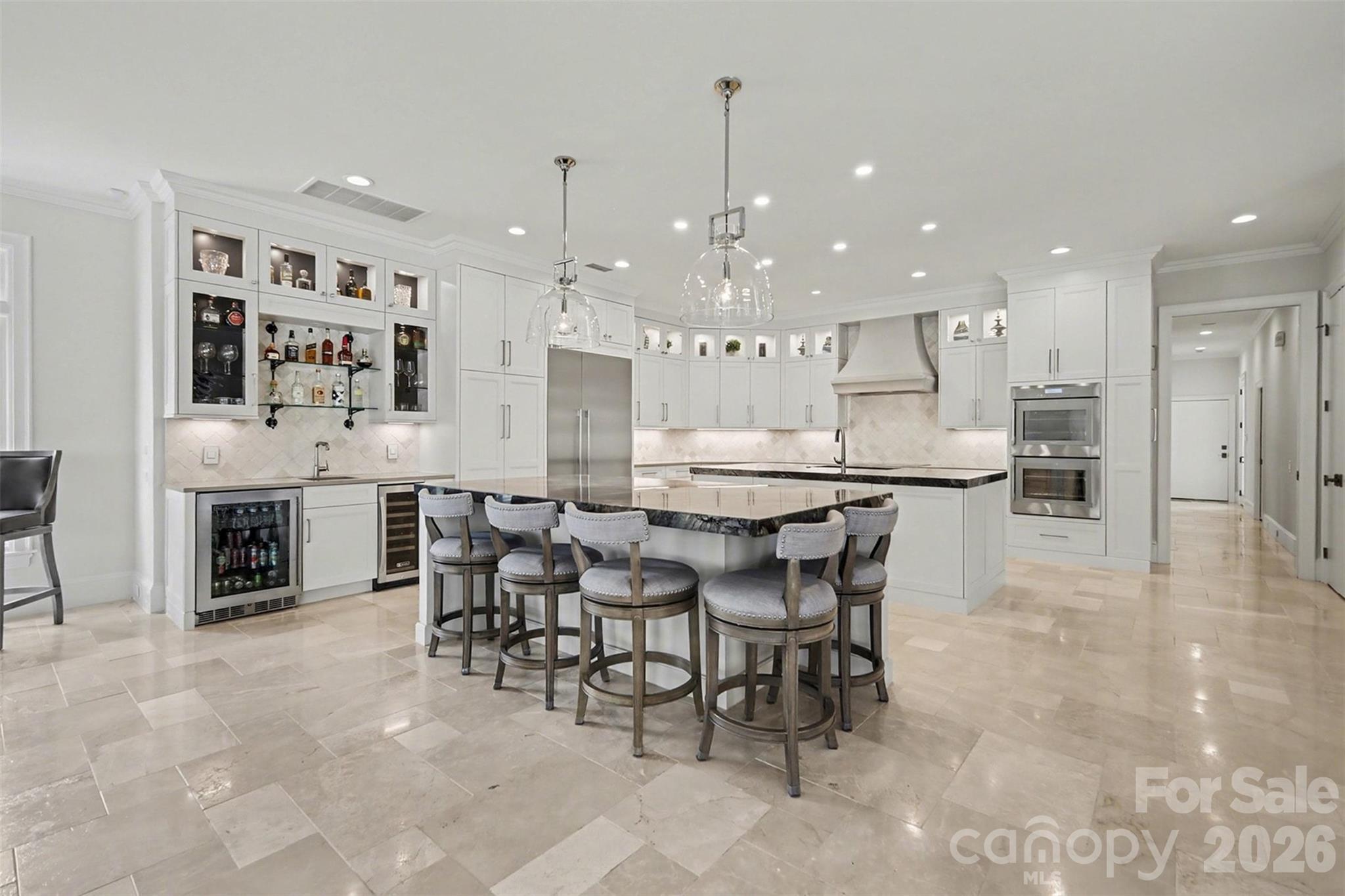 7225 Governors Row — Charlotte