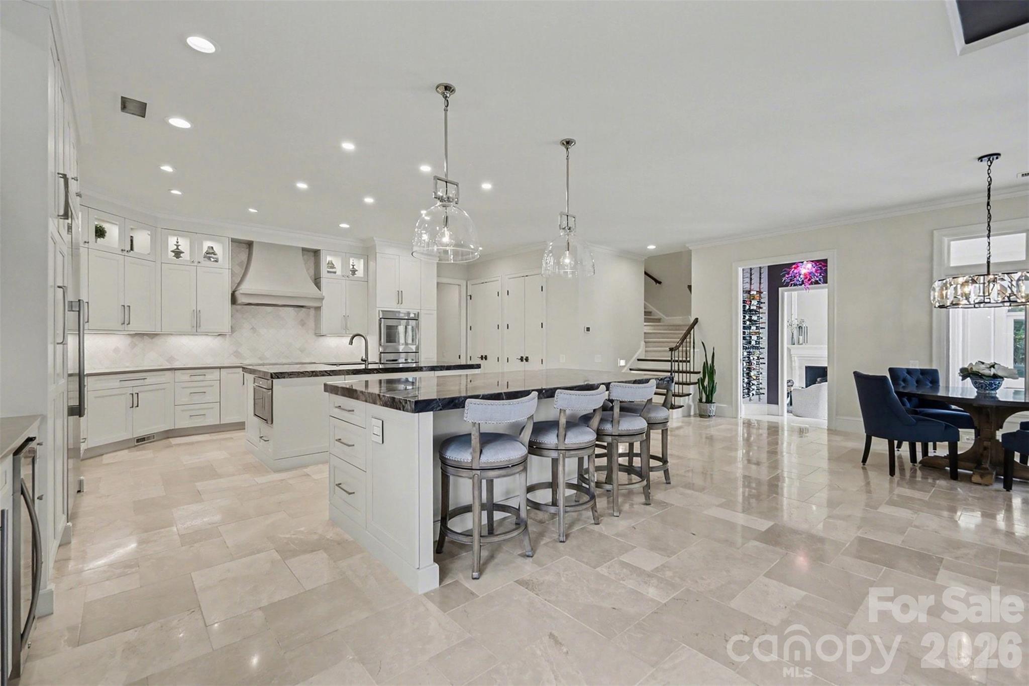 7225 Governors Row — Charlotte