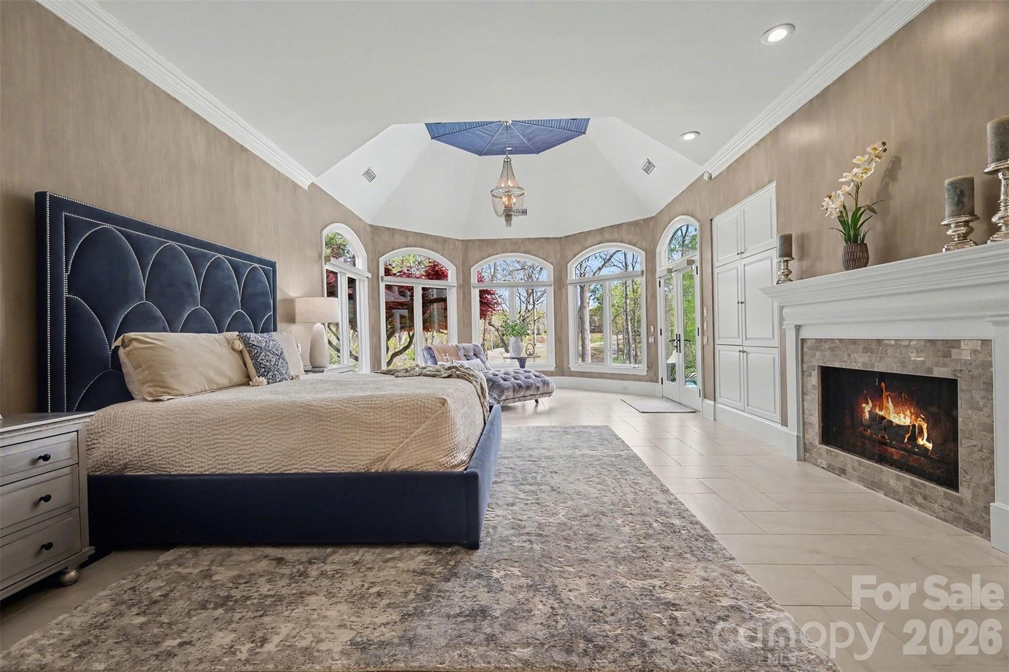 7225 Governors Row — Charlotte