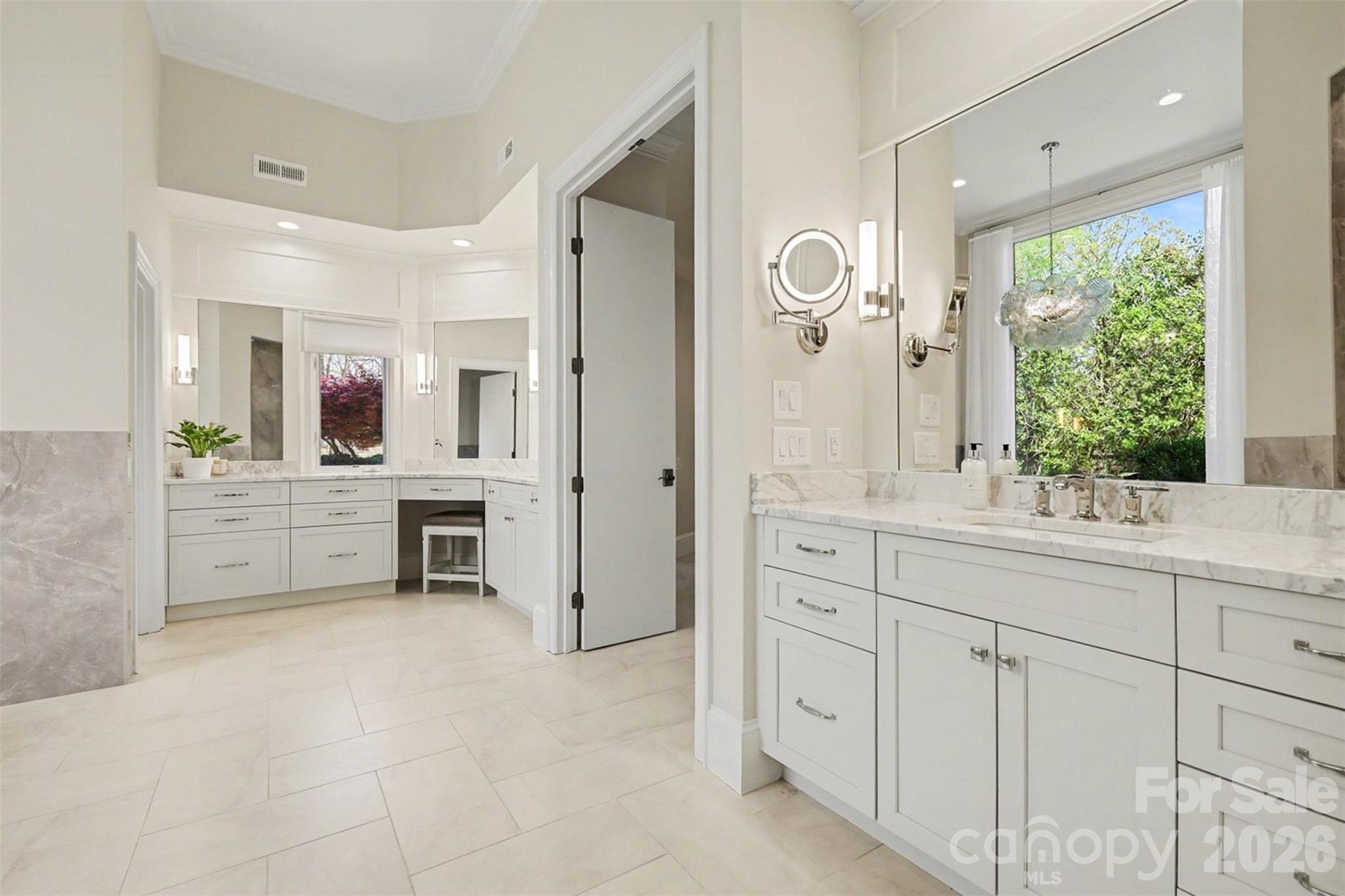 7225 Governors Row — Charlotte