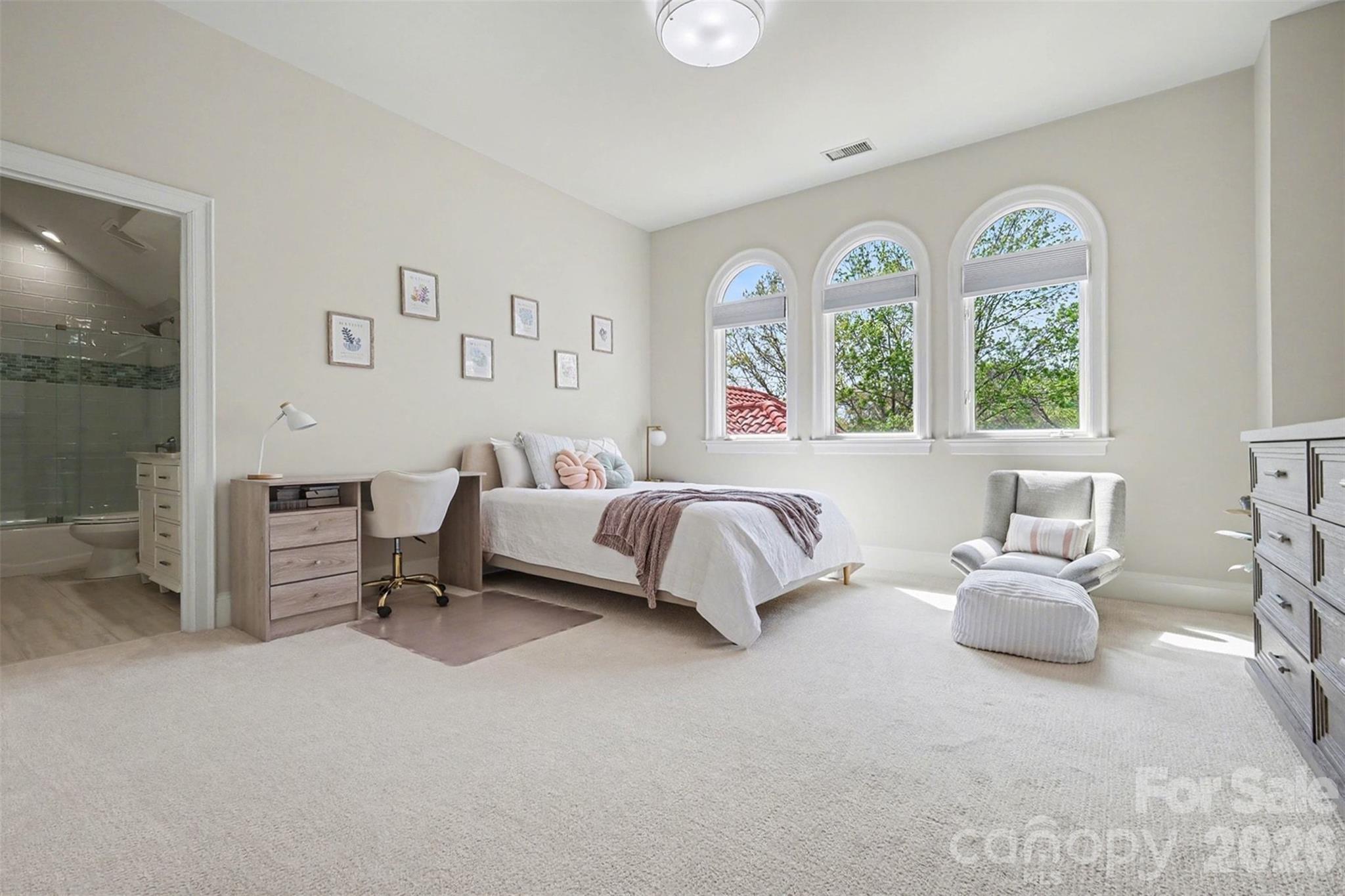 7225 Governors Row — Charlotte