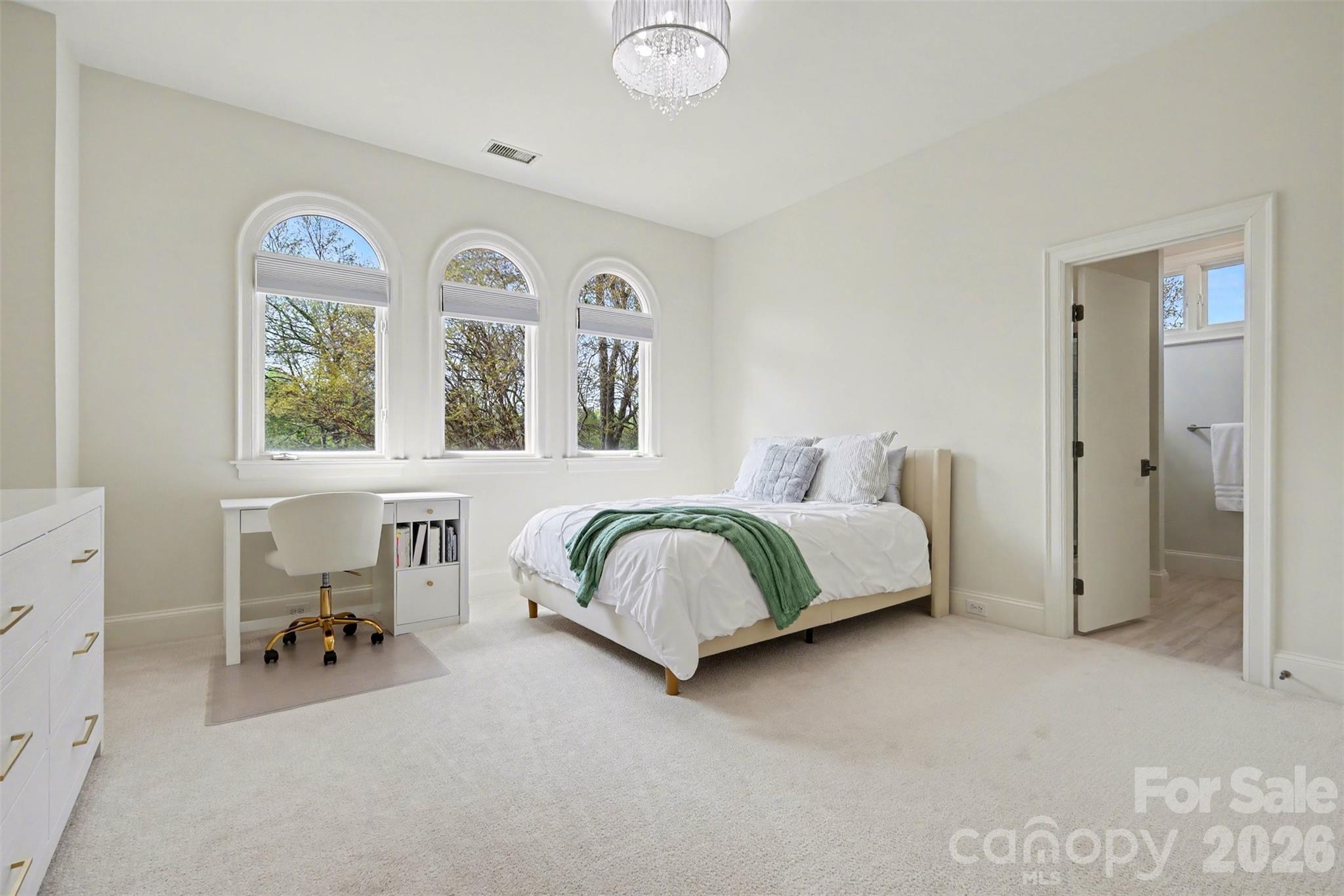 7225 Governors Row — Charlotte