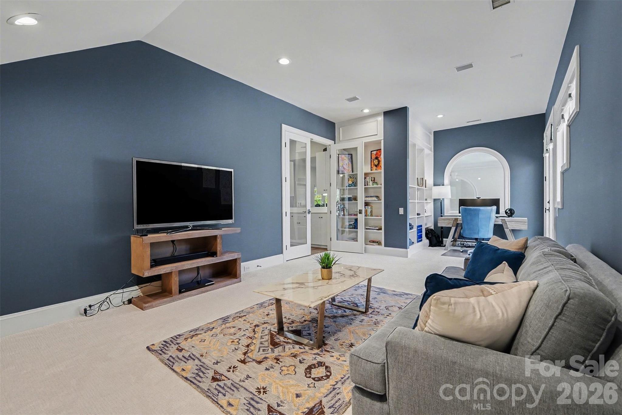 7225 Governors Row — Charlotte