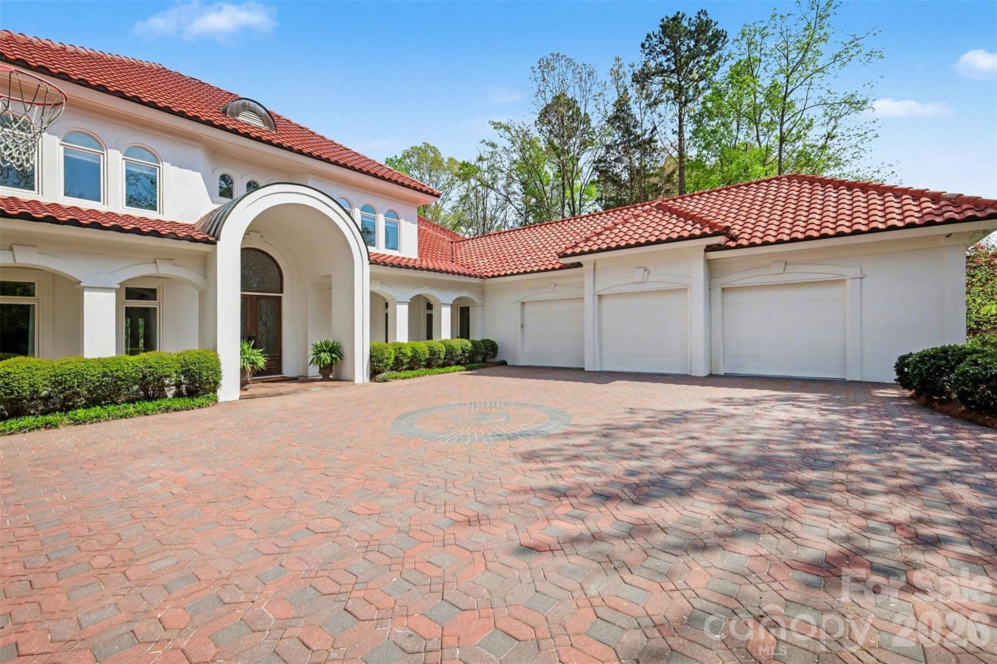 7225 Governors Row — Charlotte