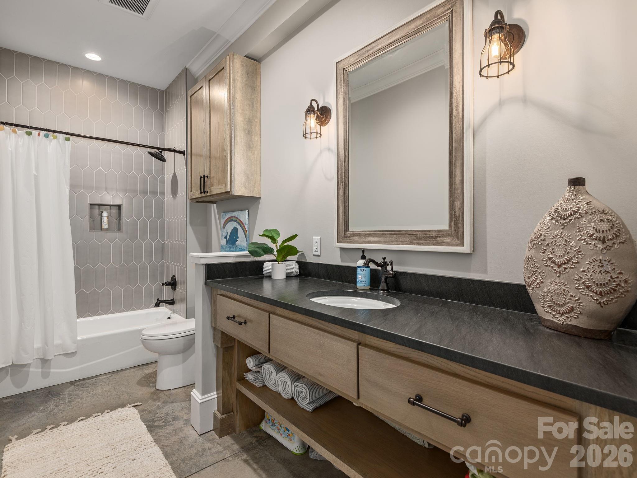 41 Hawberry Court — Asheville