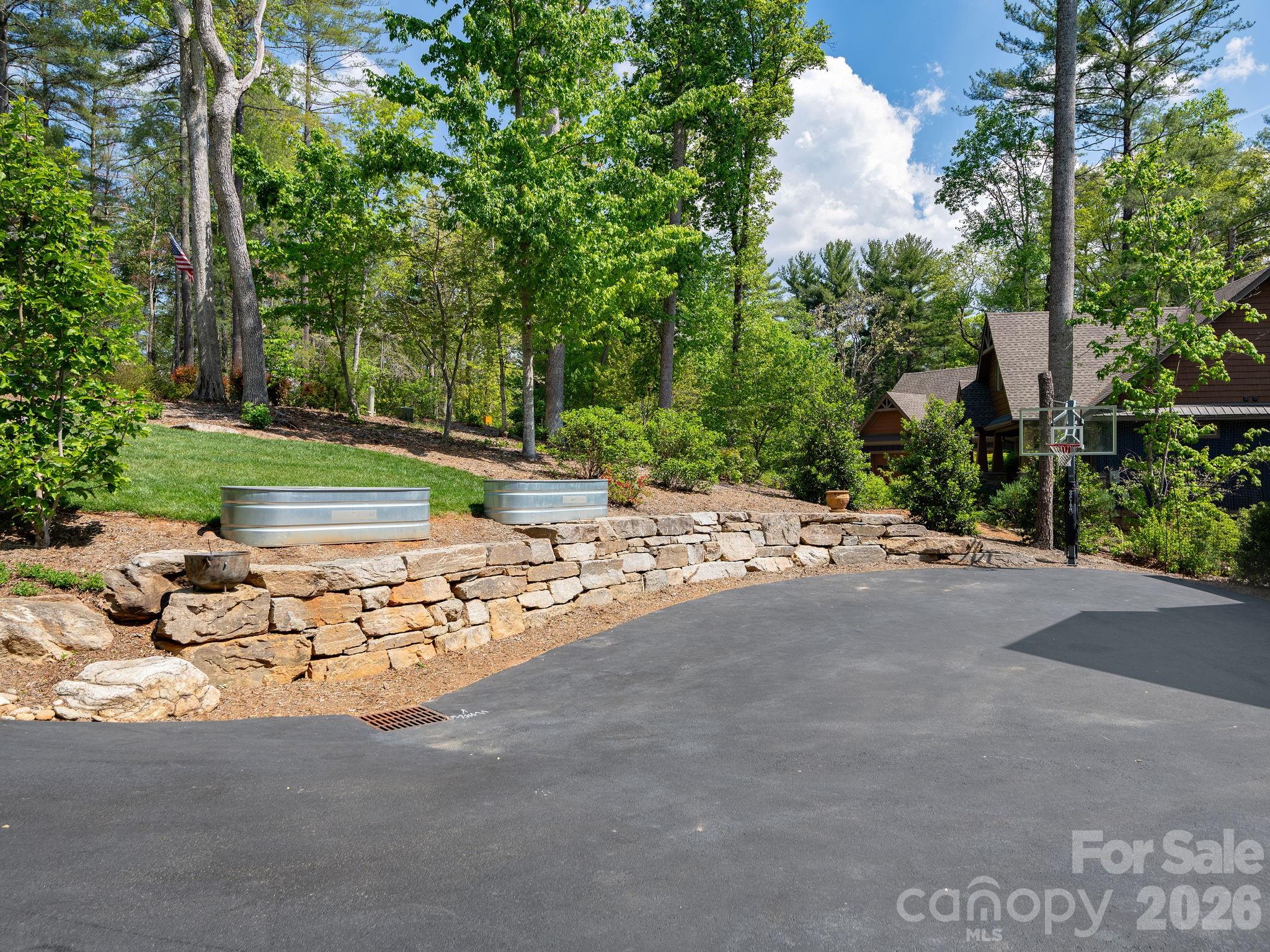 41 Hawberry Court — Asheville