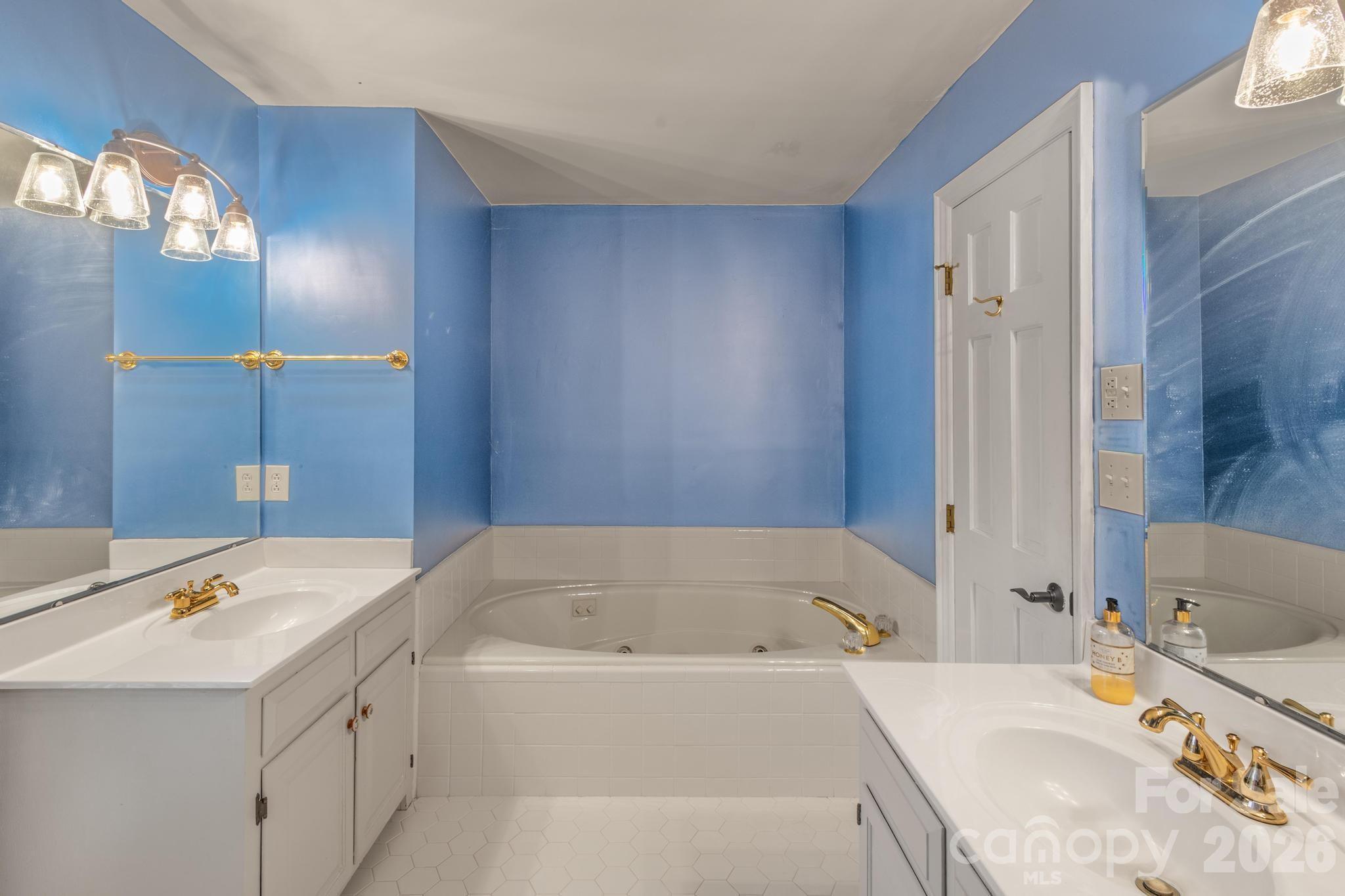 185 Willow Point Road — Troutman