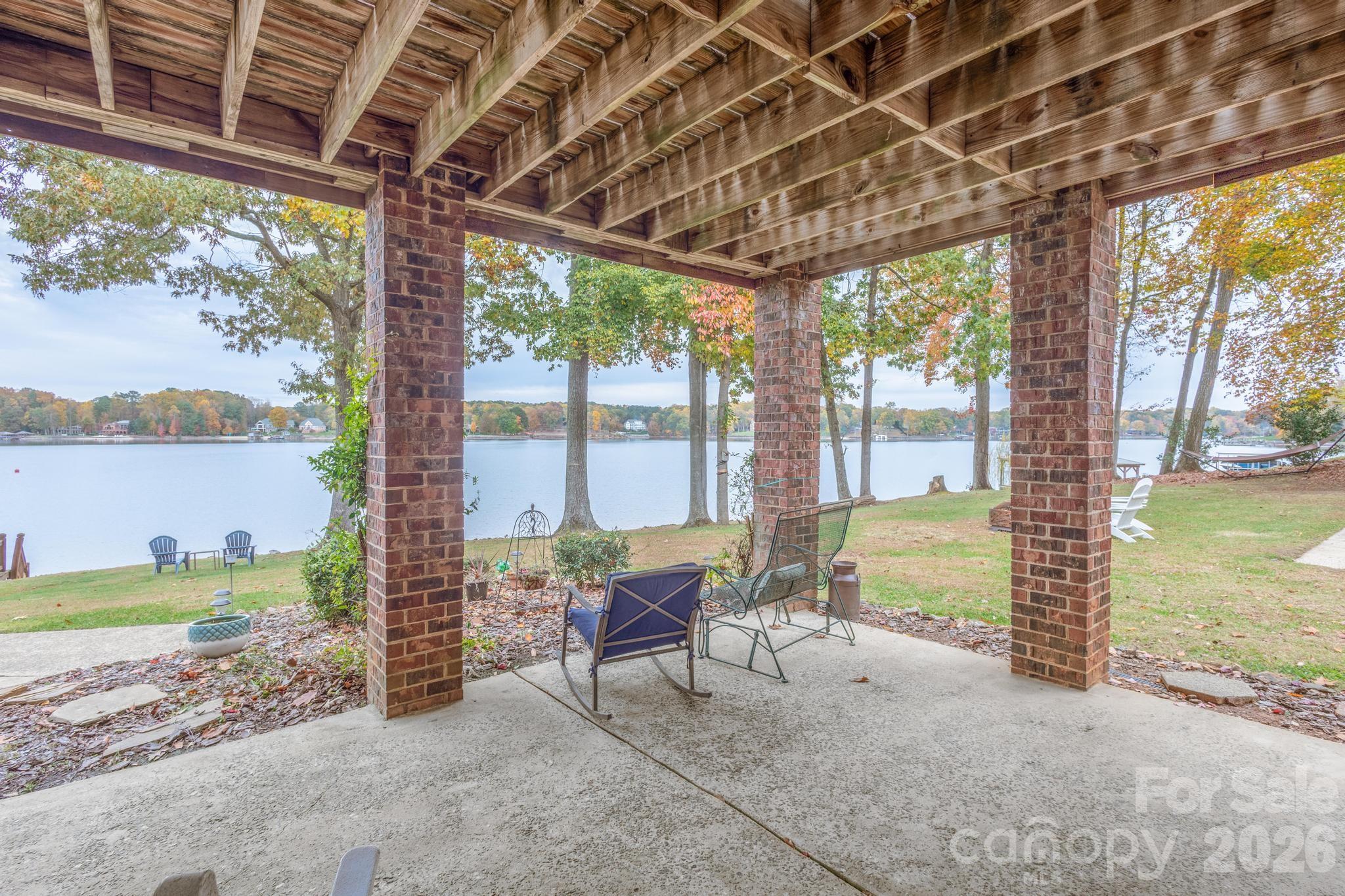 185 Willow Point Road — Troutman