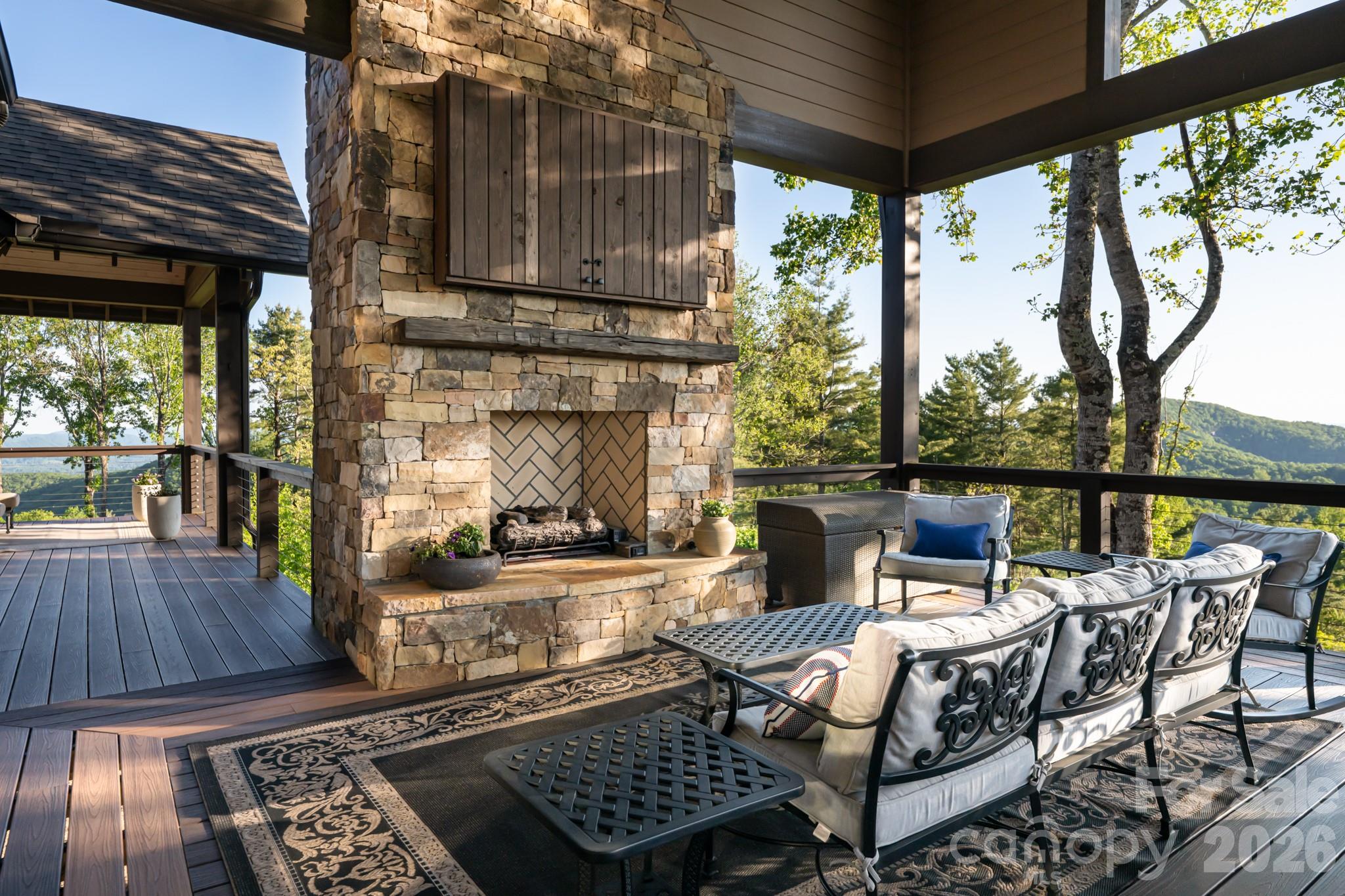 31 Bear Tree Court — Hendersonville