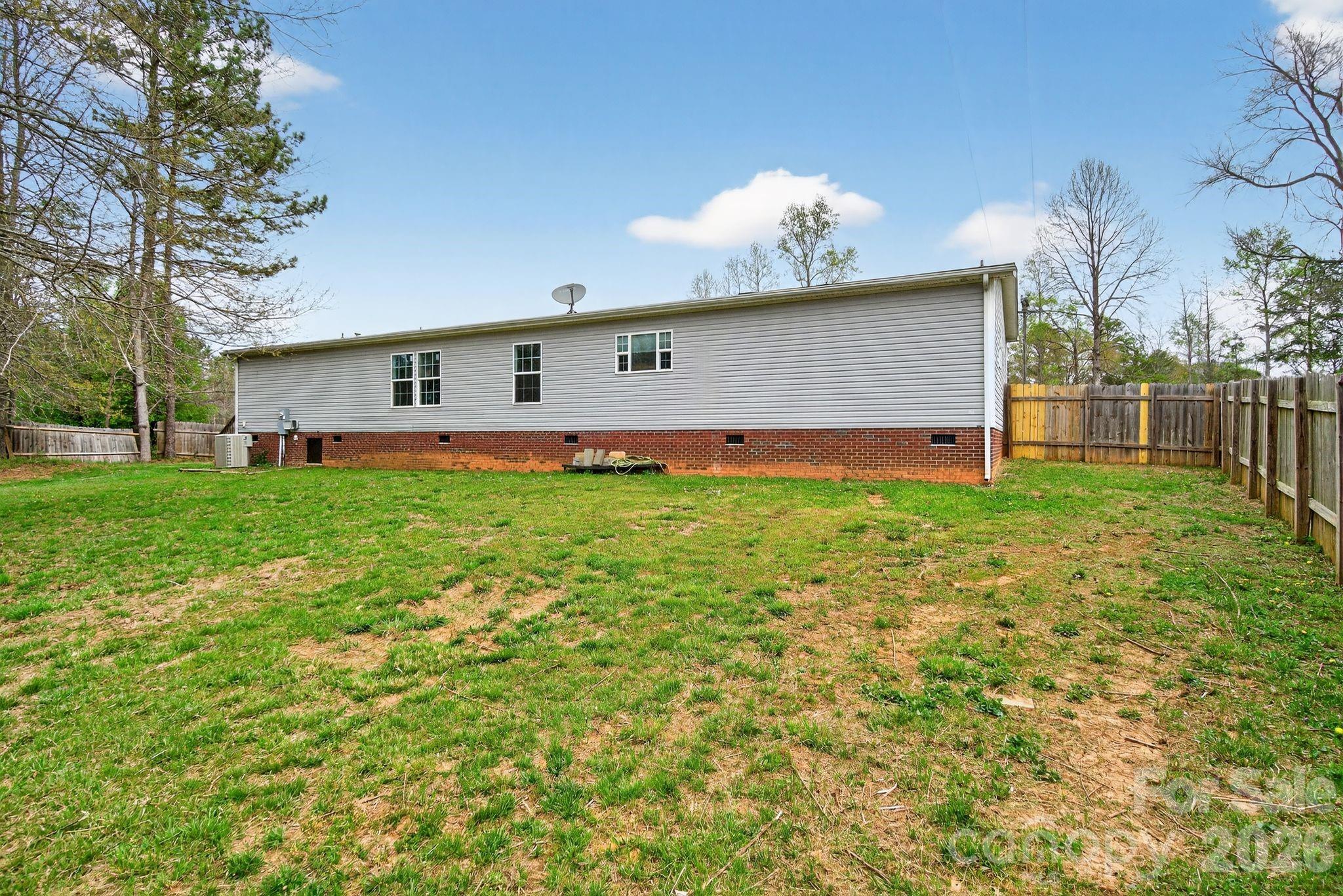 922 Lavender Road — Grover