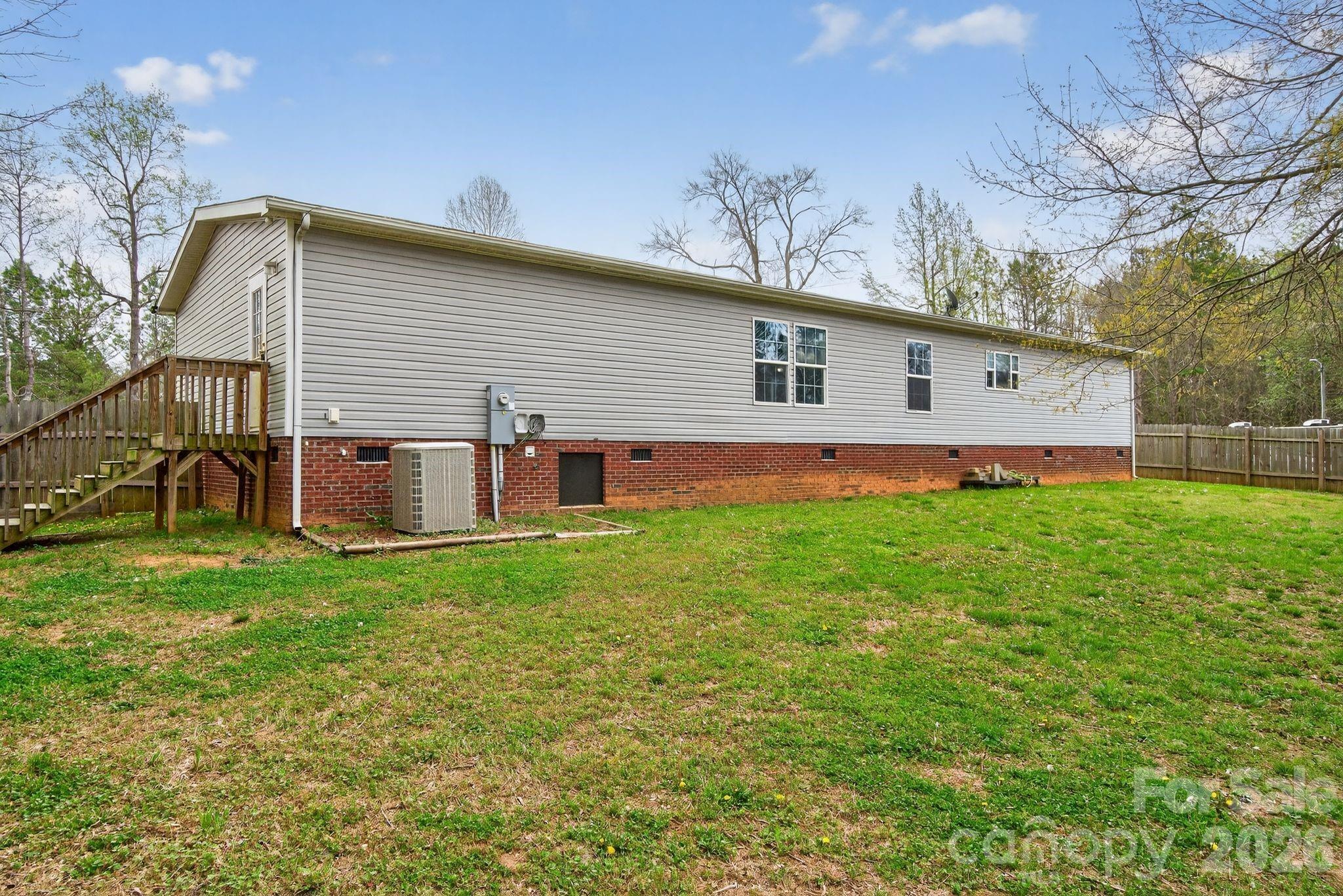 922 Lavender Road — Grover