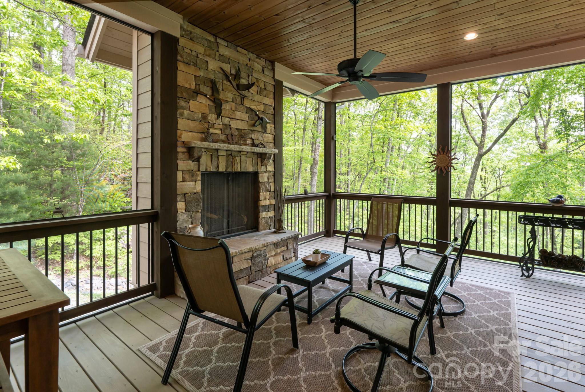 587 Autumn Sky Drive — Hendersonville