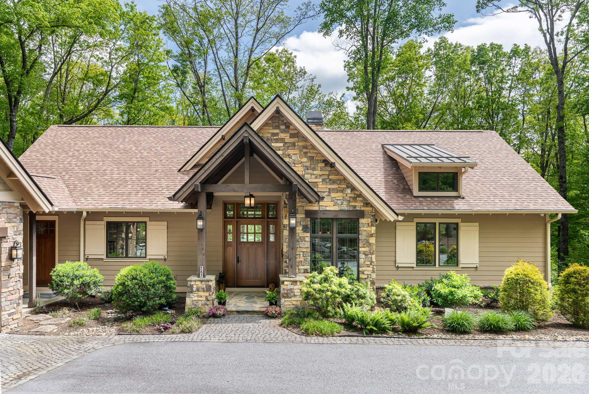 587 Autumn Sky Drive — Hendersonville
