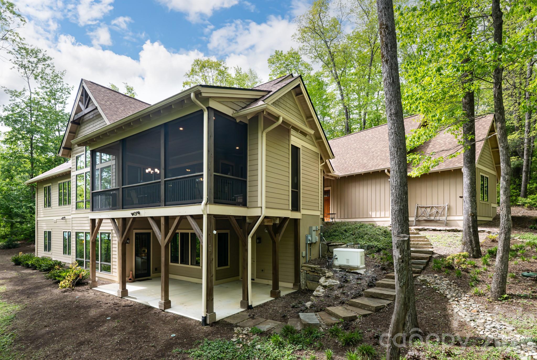 587 Autumn Sky Drive — Hendersonville