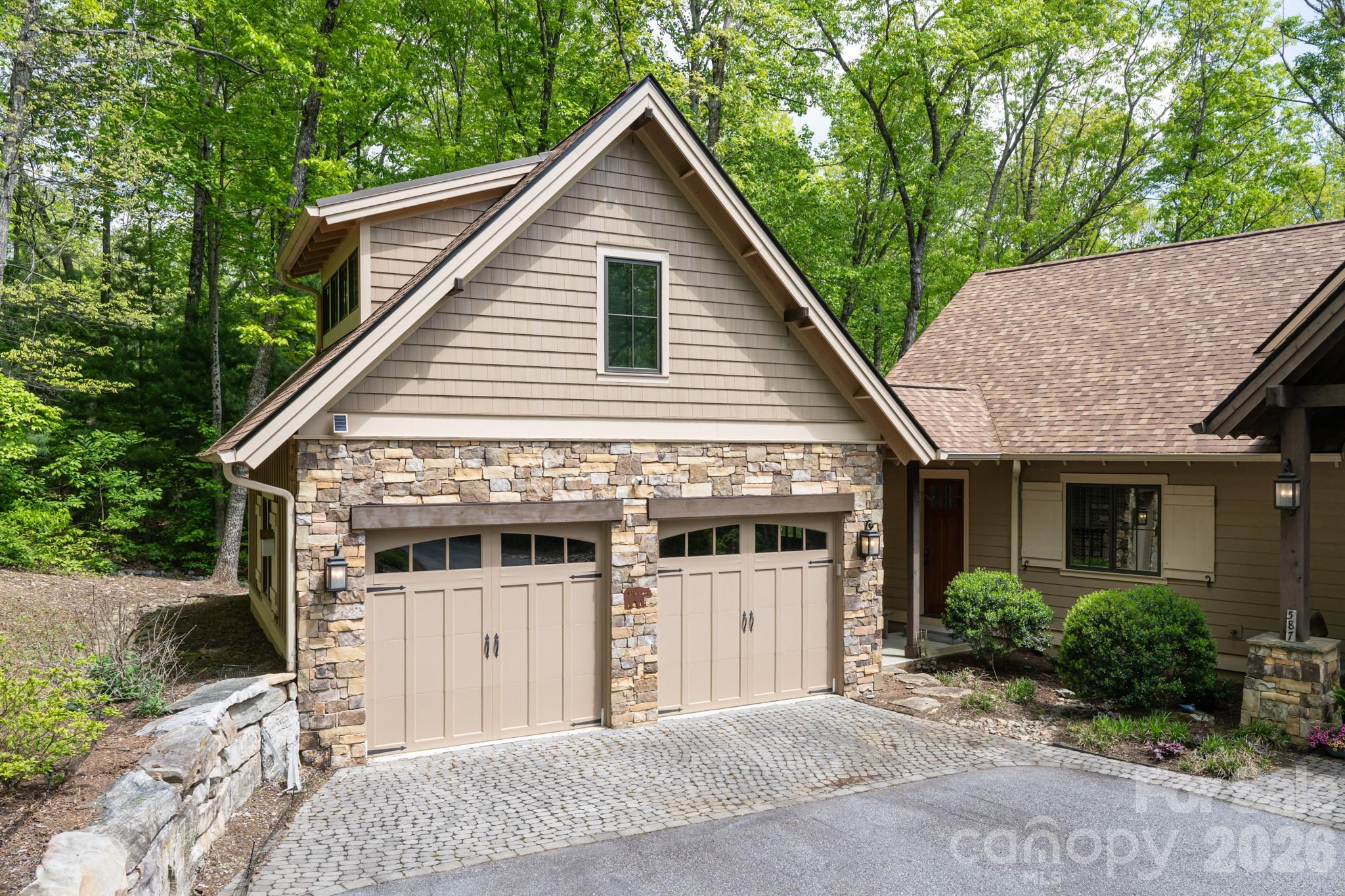 587 Autumn Sky Drive — Hendersonville