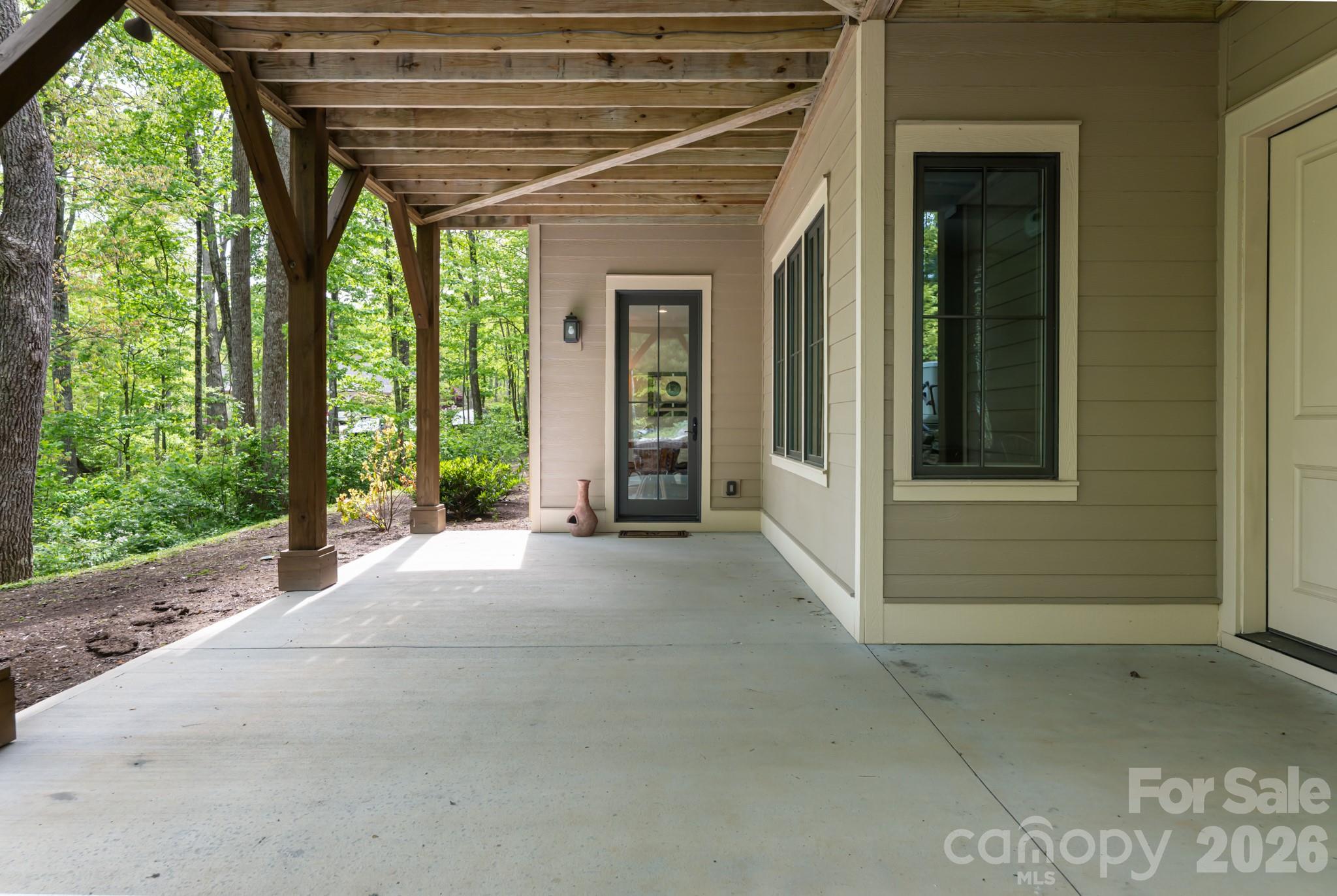 587 Autumn Sky Drive — Hendersonville