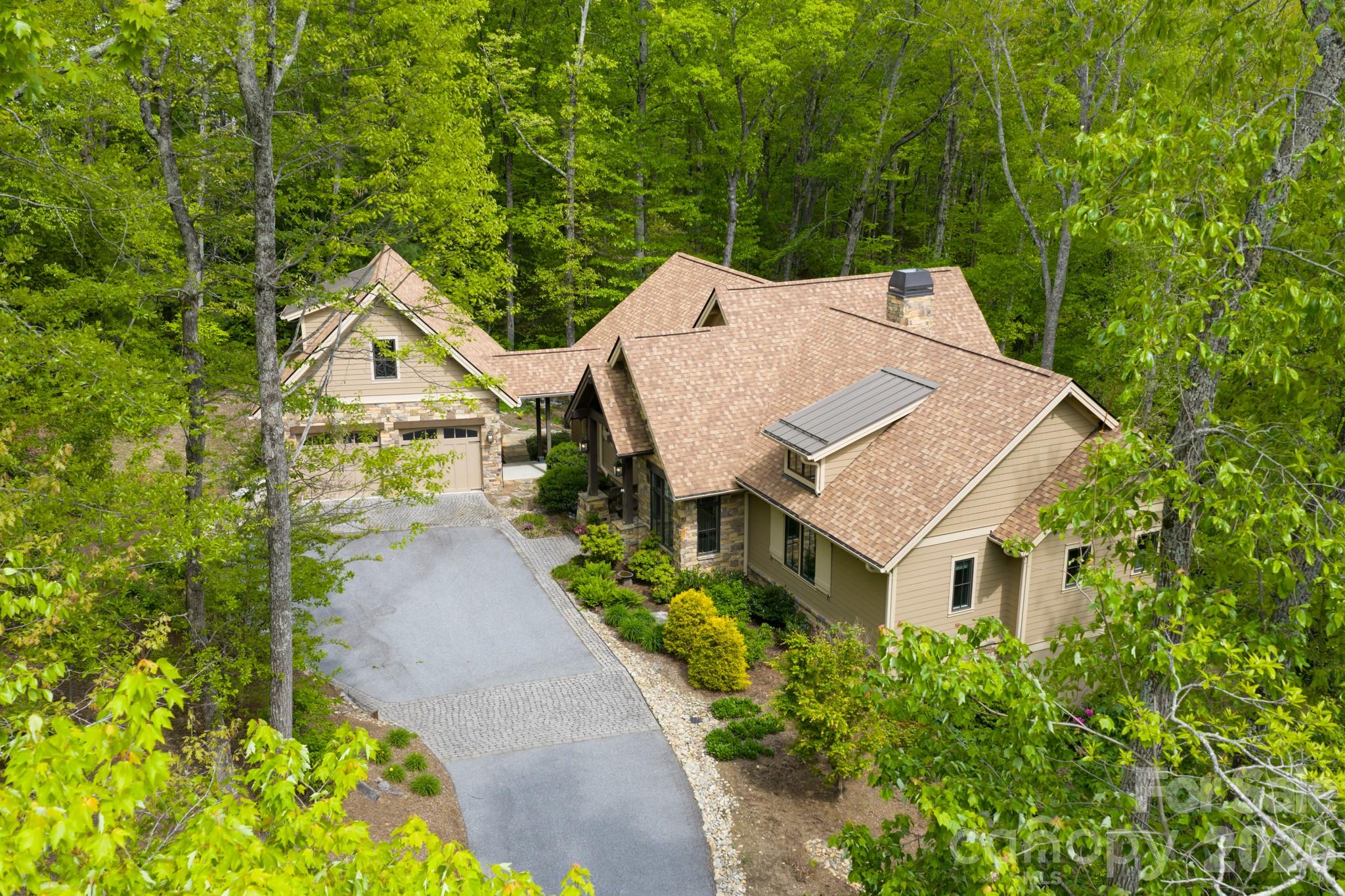 587 Autumn Sky Drive — Hendersonville