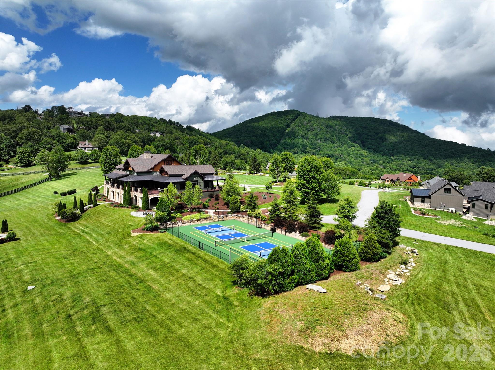 587 Autumn Sky Drive — Hendersonville