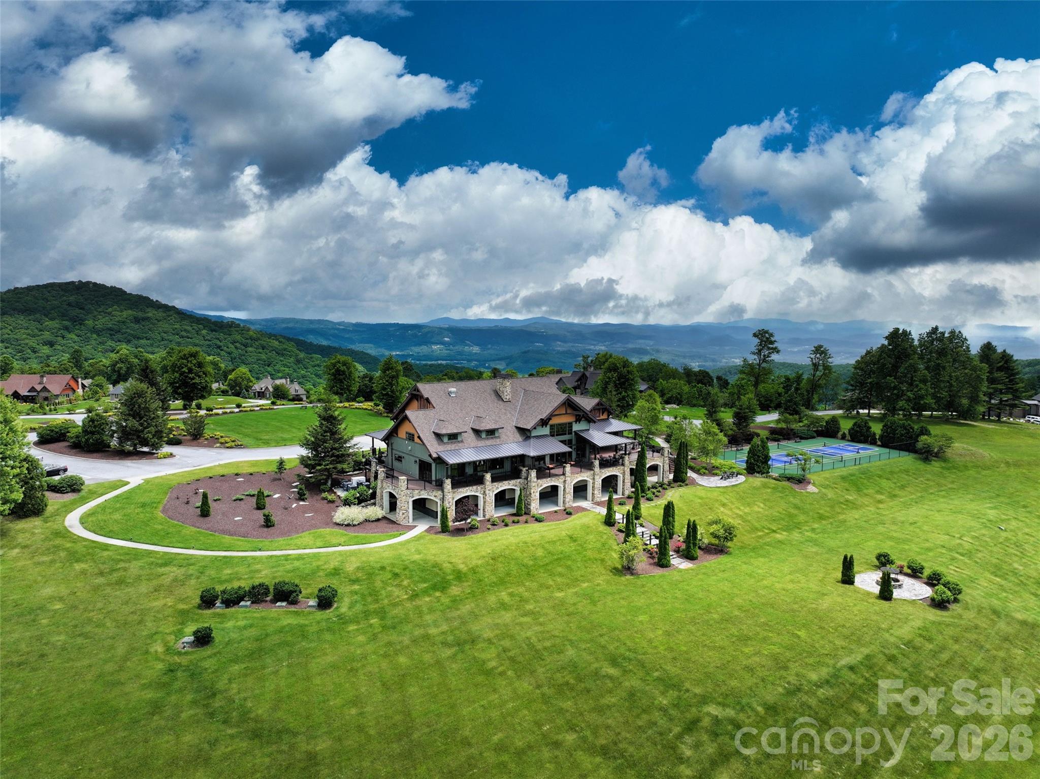 587 Autumn Sky Drive — Hendersonville