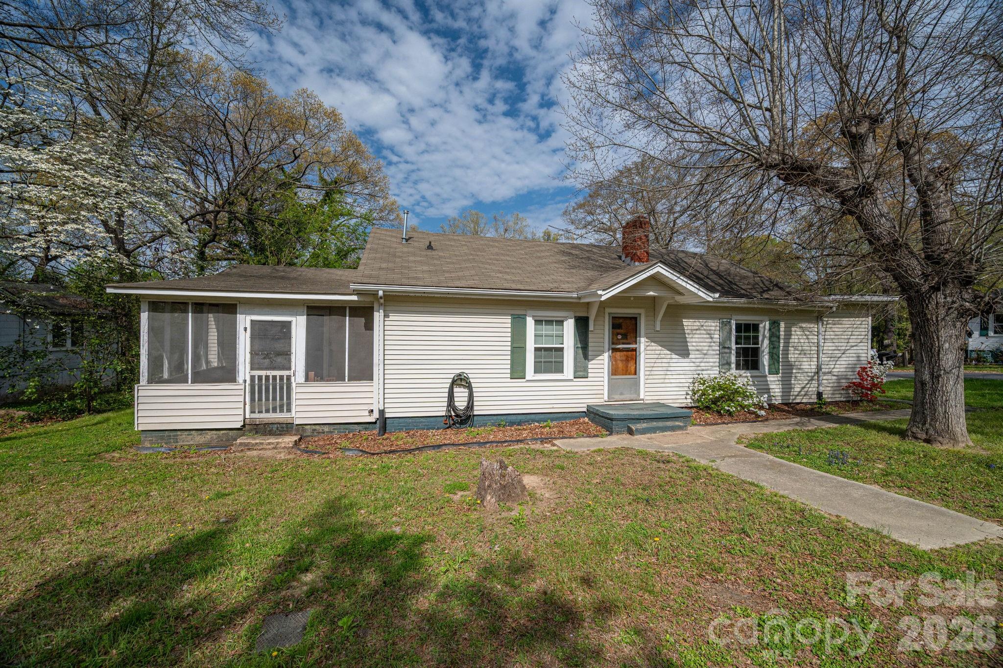 111 E Carlton Street — Dallas
