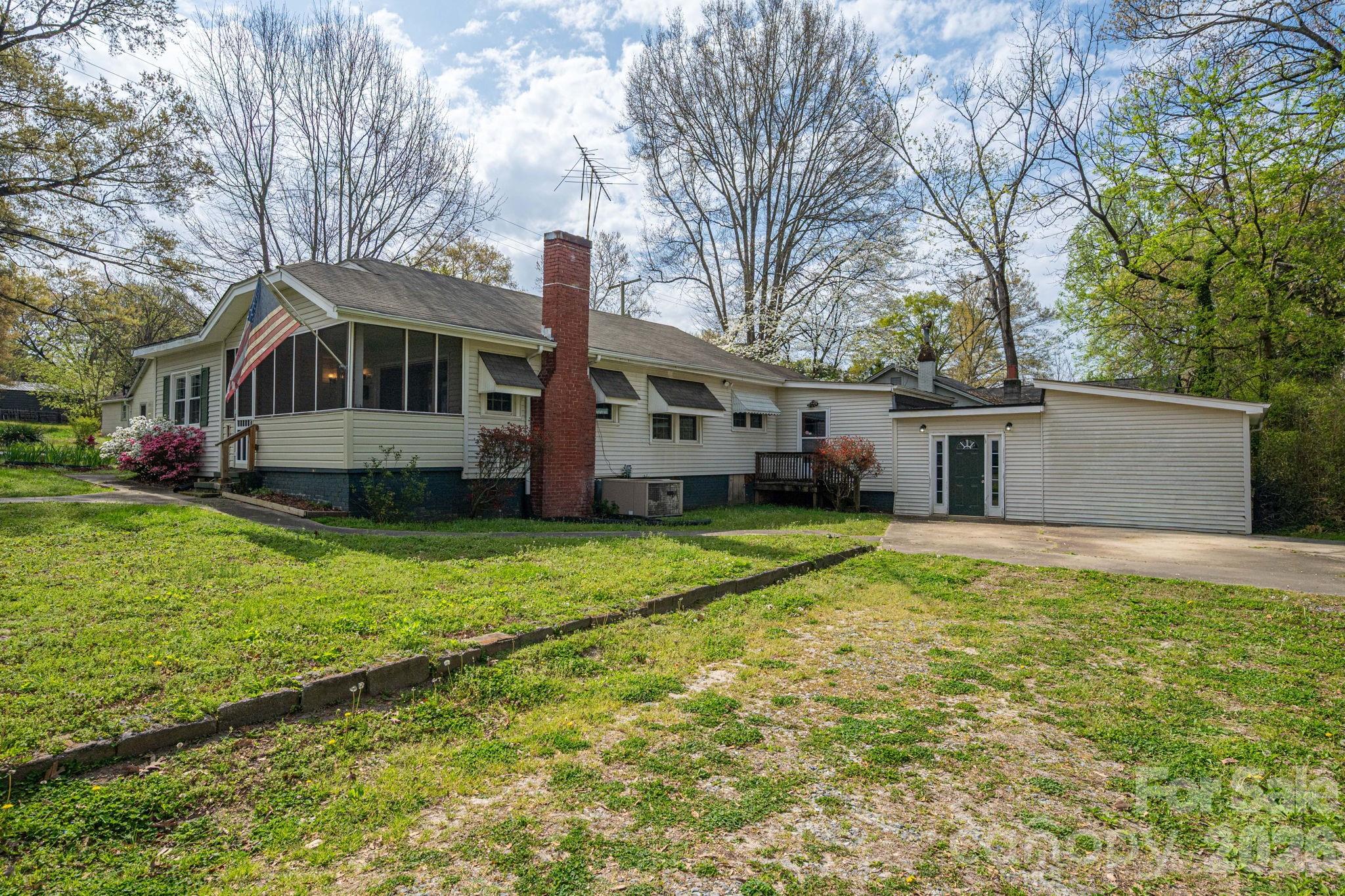 111 E Carlton Street — Dallas