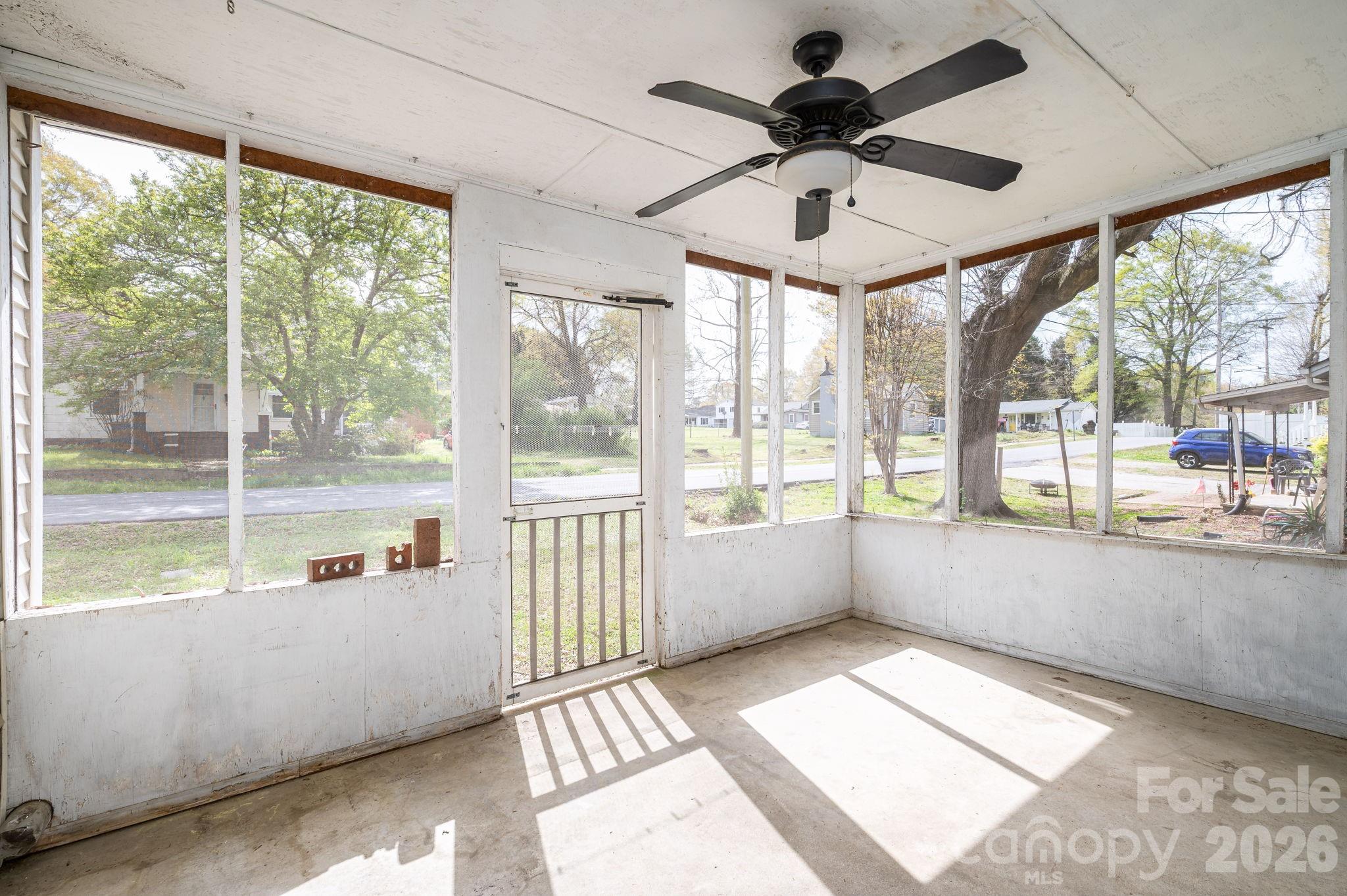 111 E Carlton Street — Dallas