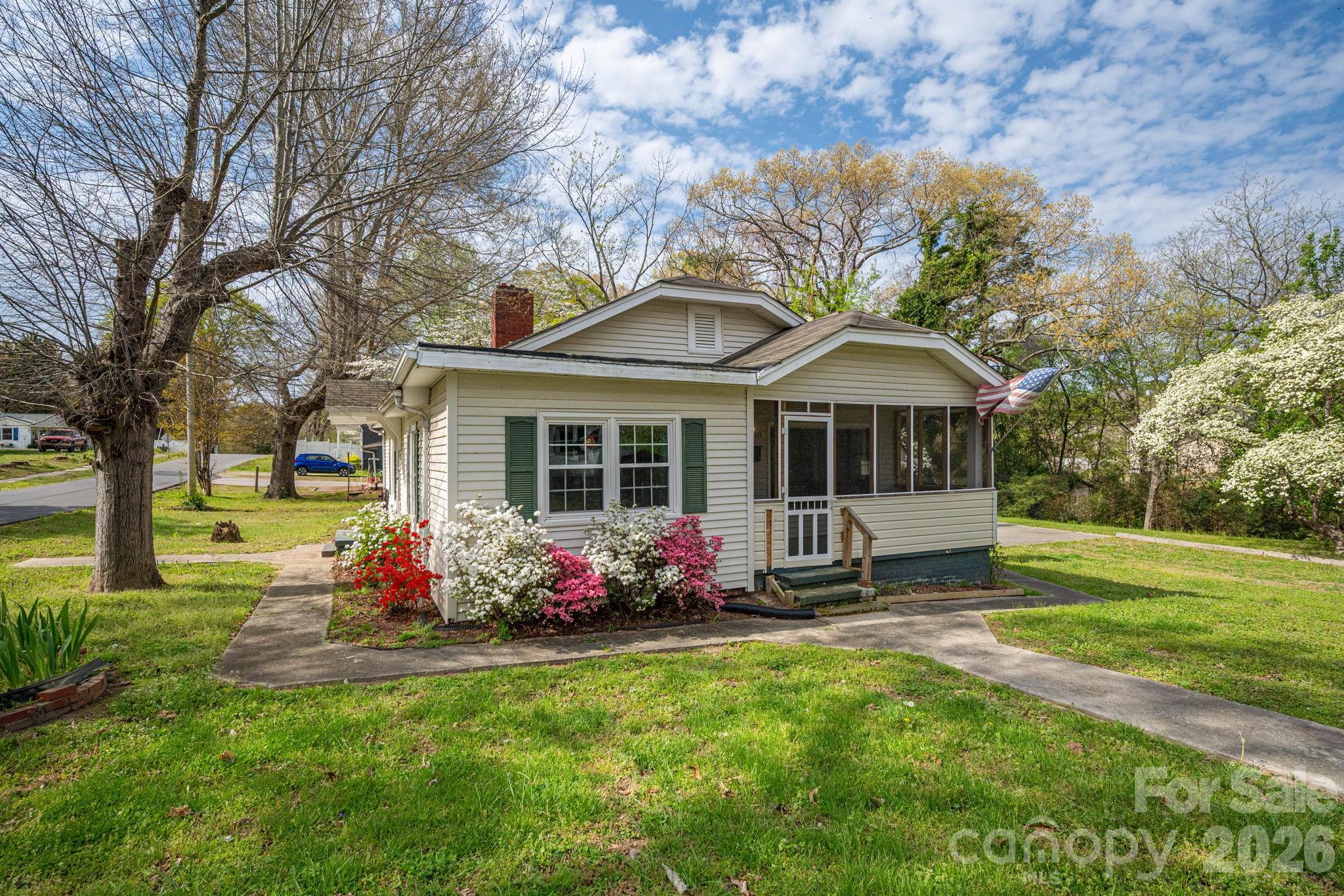 111 E Carlton Street — Dallas