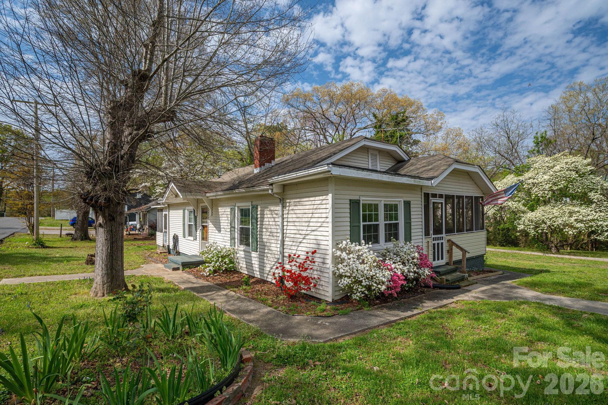 111 E Carlton Street — Dallas