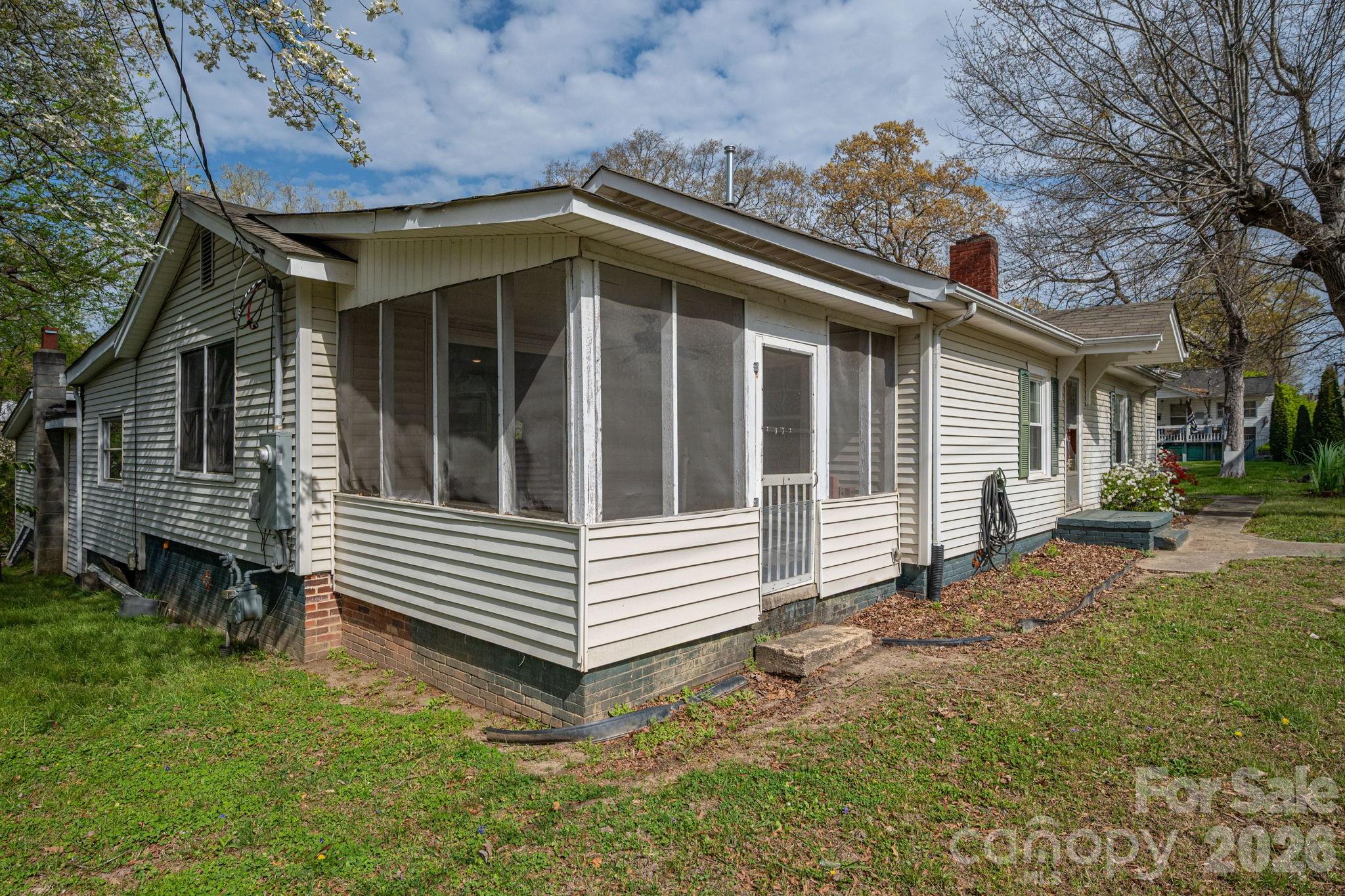 111 E Carlton Street — Dallas