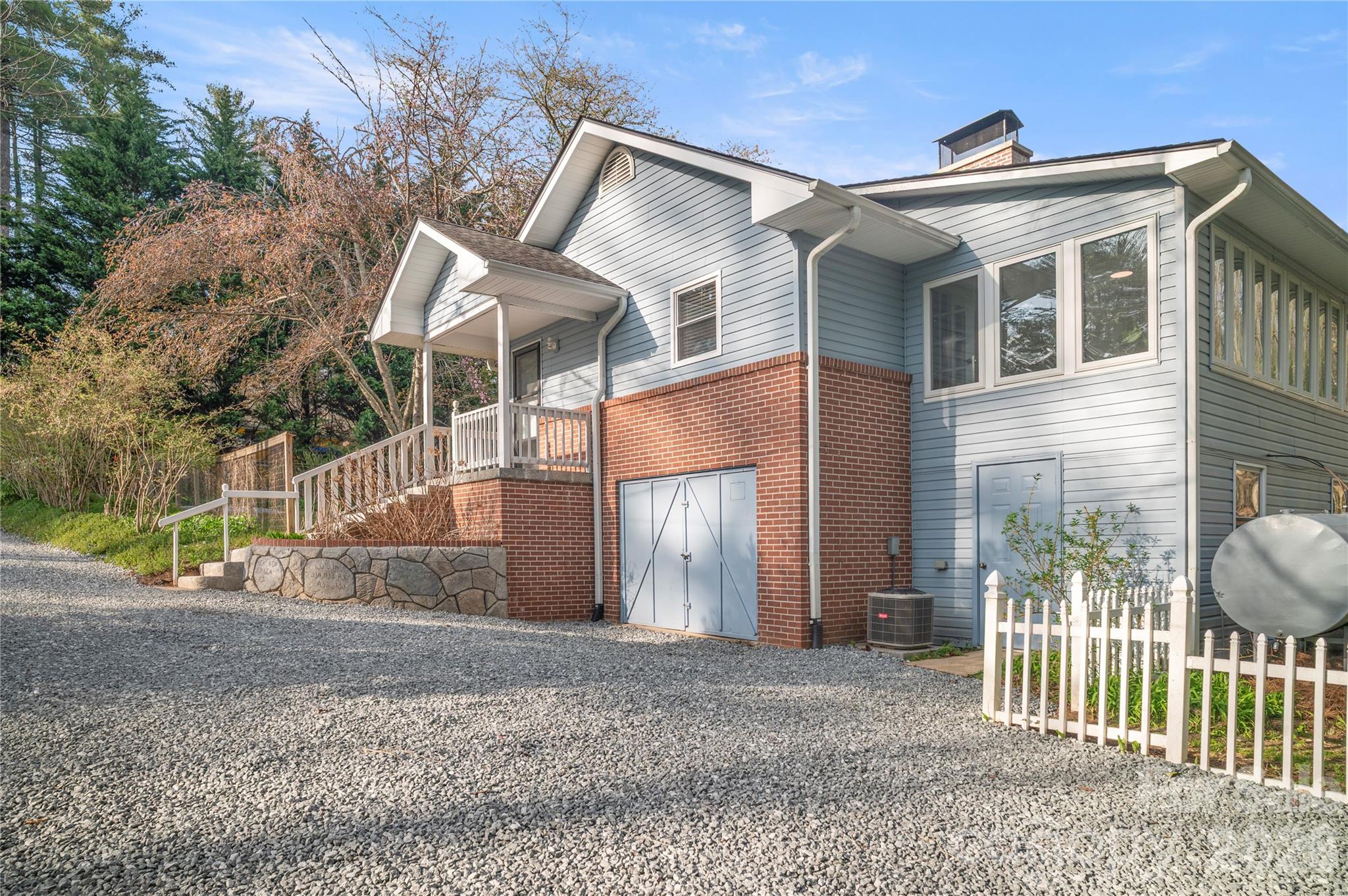 3002 Kanuga Road — Hendersonville