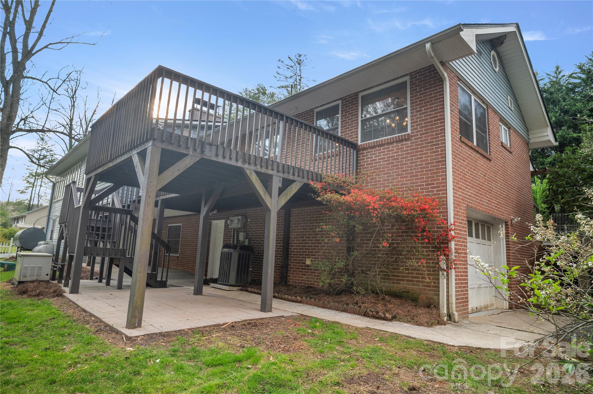 3002 Kanuga Road — Hendersonville