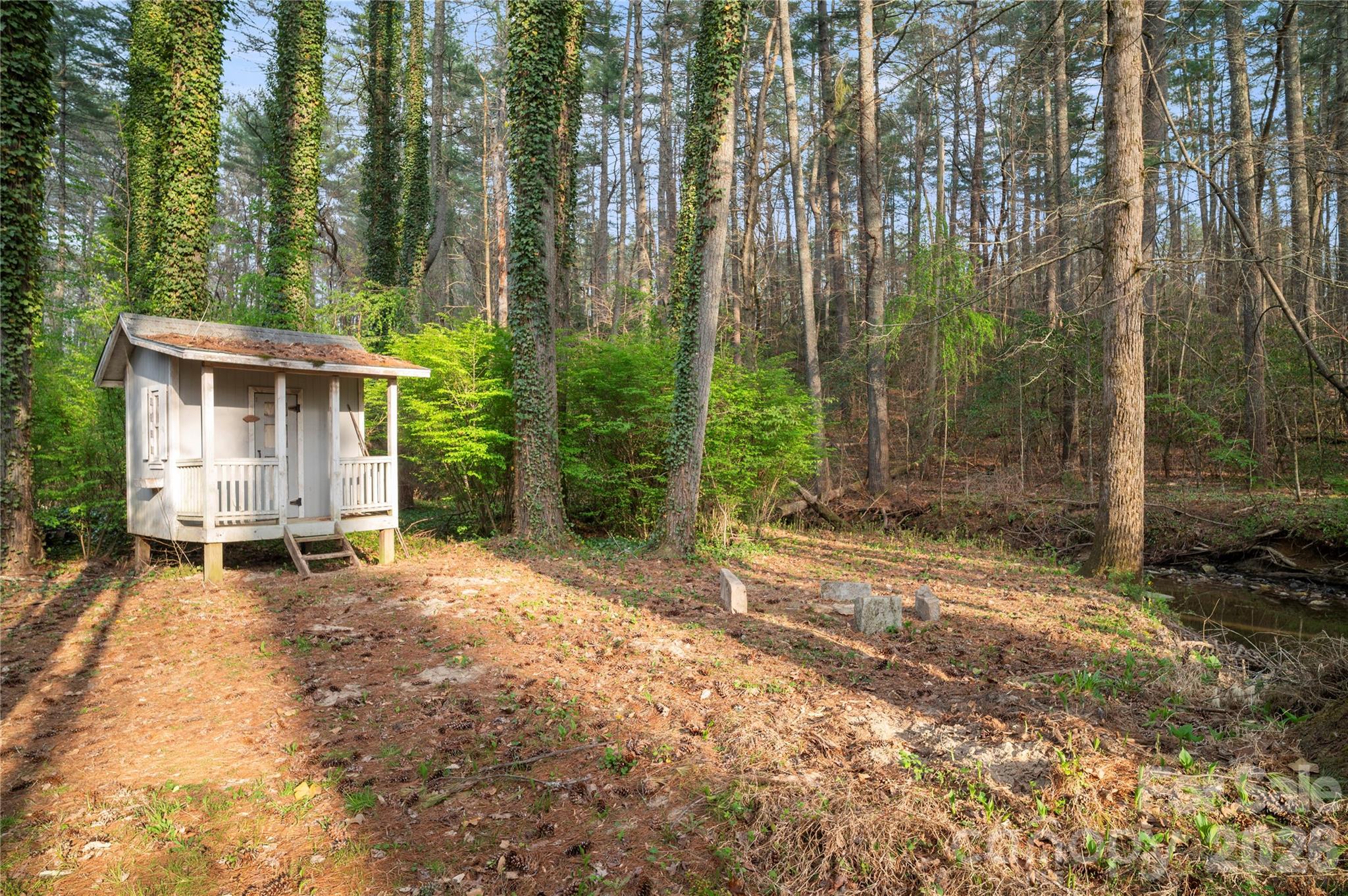 3002 Kanuga Road — Hendersonville