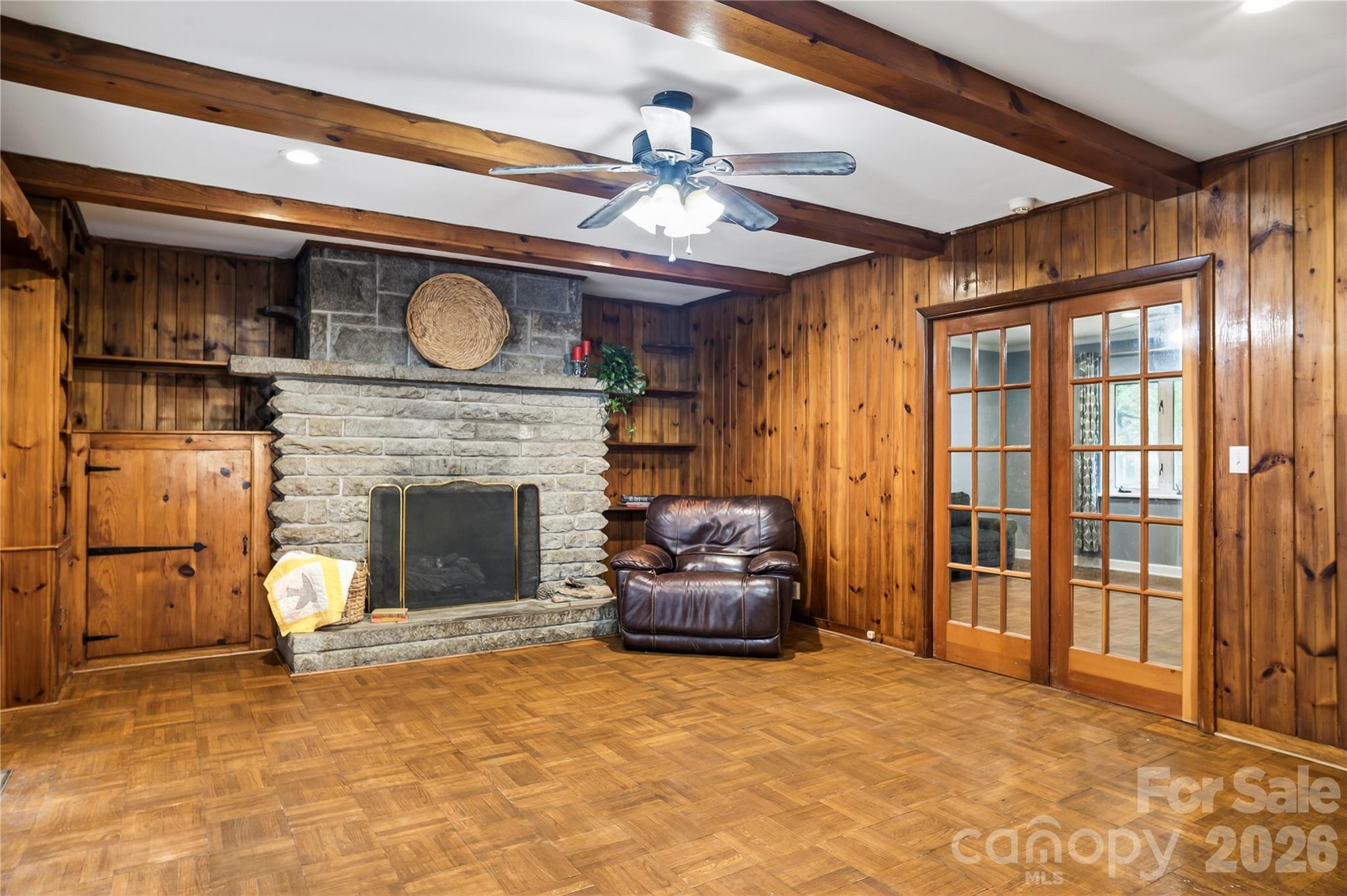 3002 Kanuga Road — Hendersonville