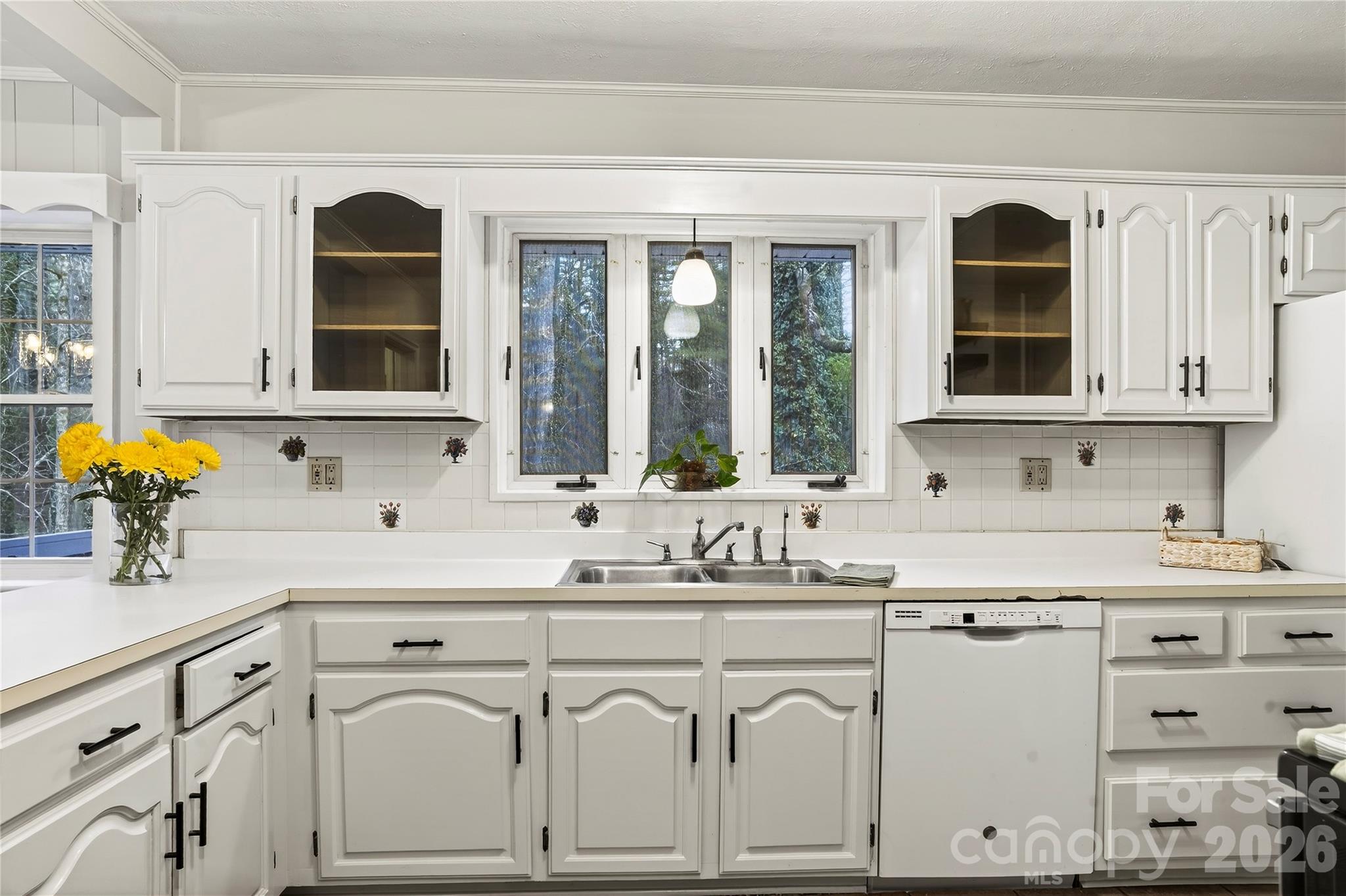 3002 Kanuga Road — Hendersonville