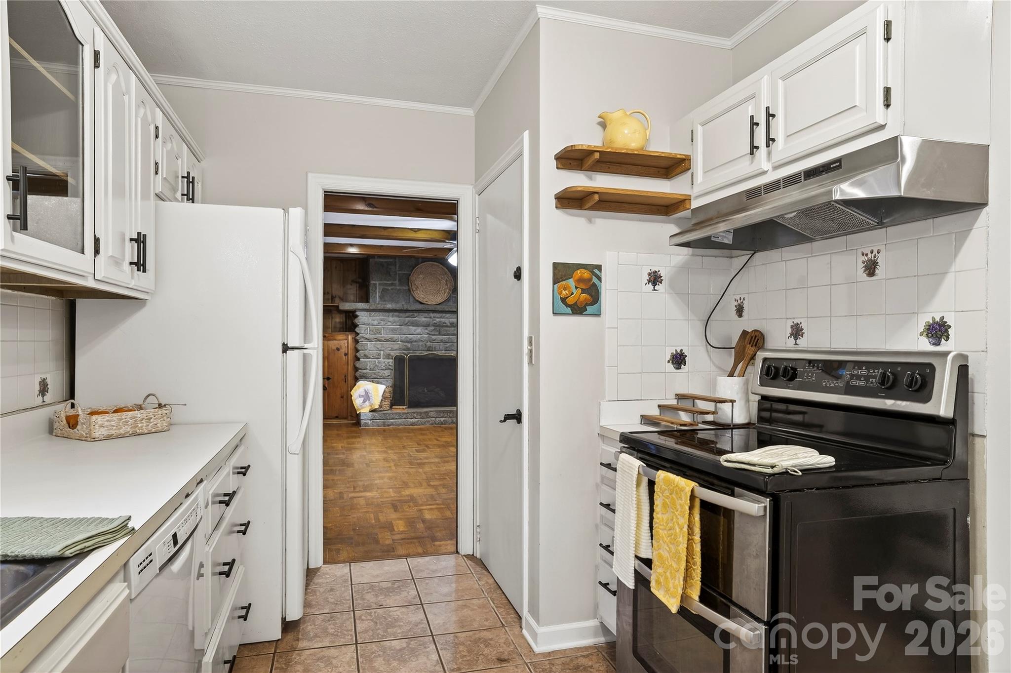 3002 Kanuga Road — Hendersonville