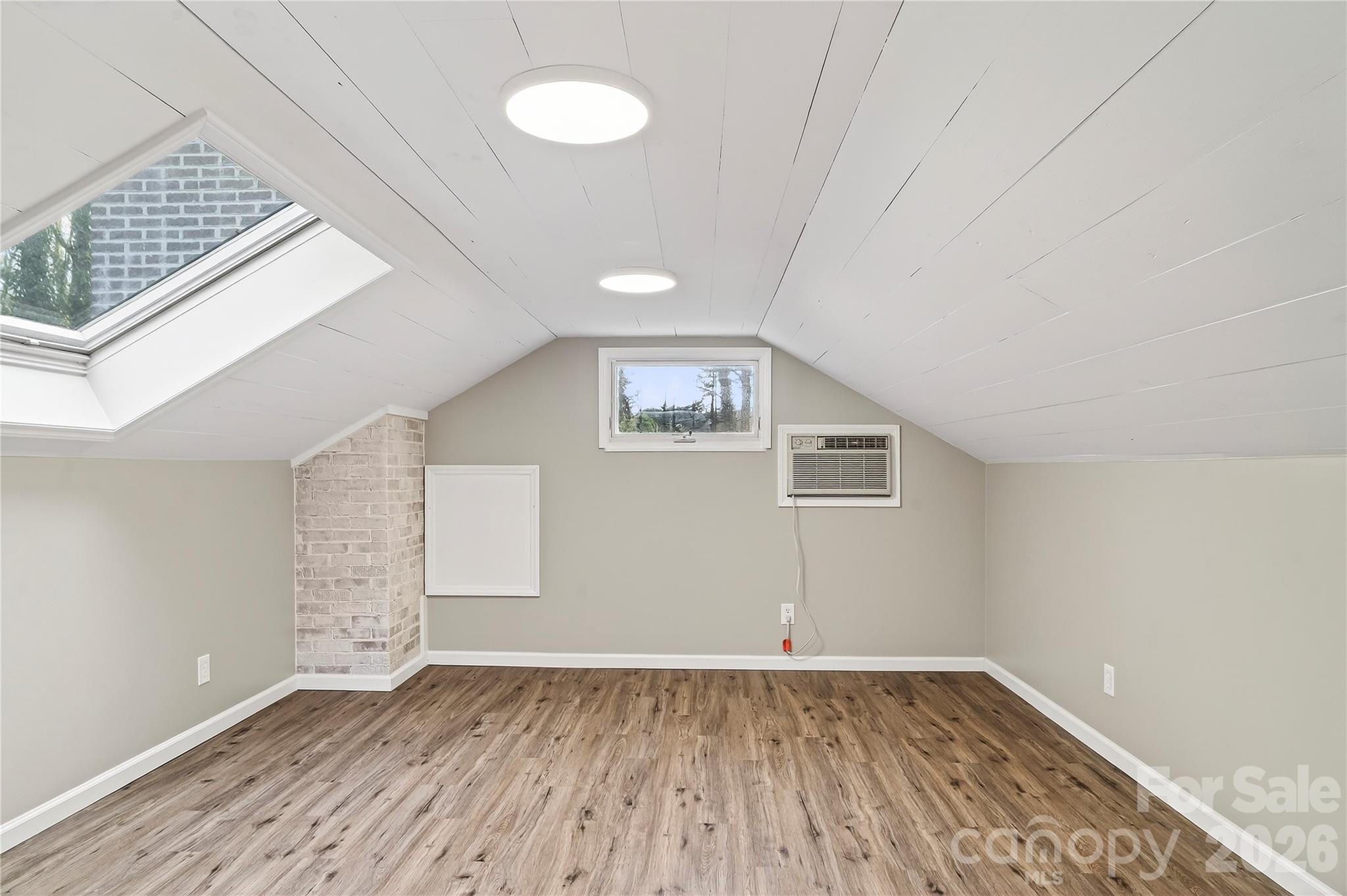 3002 Kanuga Road — Hendersonville