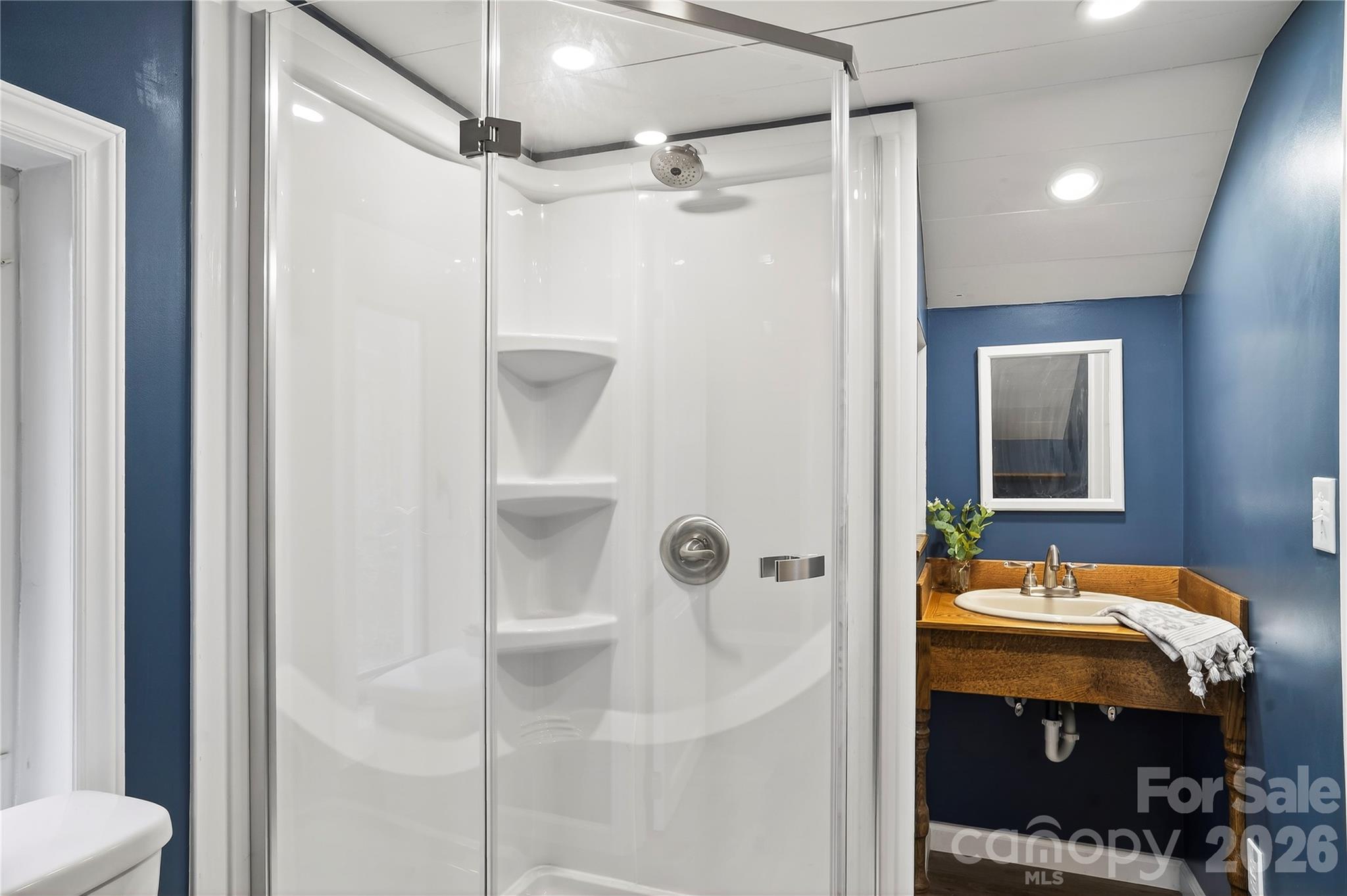 3002 Kanuga Road — Hendersonville