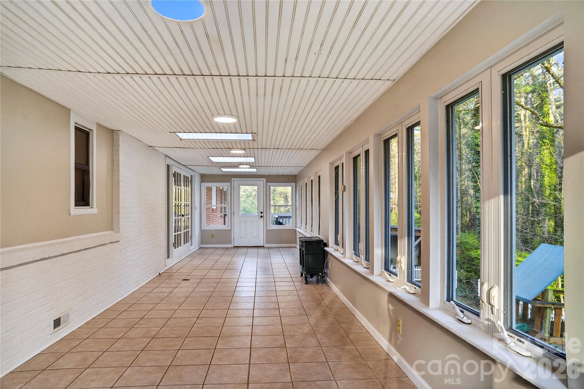 3002 Kanuga Road — Hendersonville