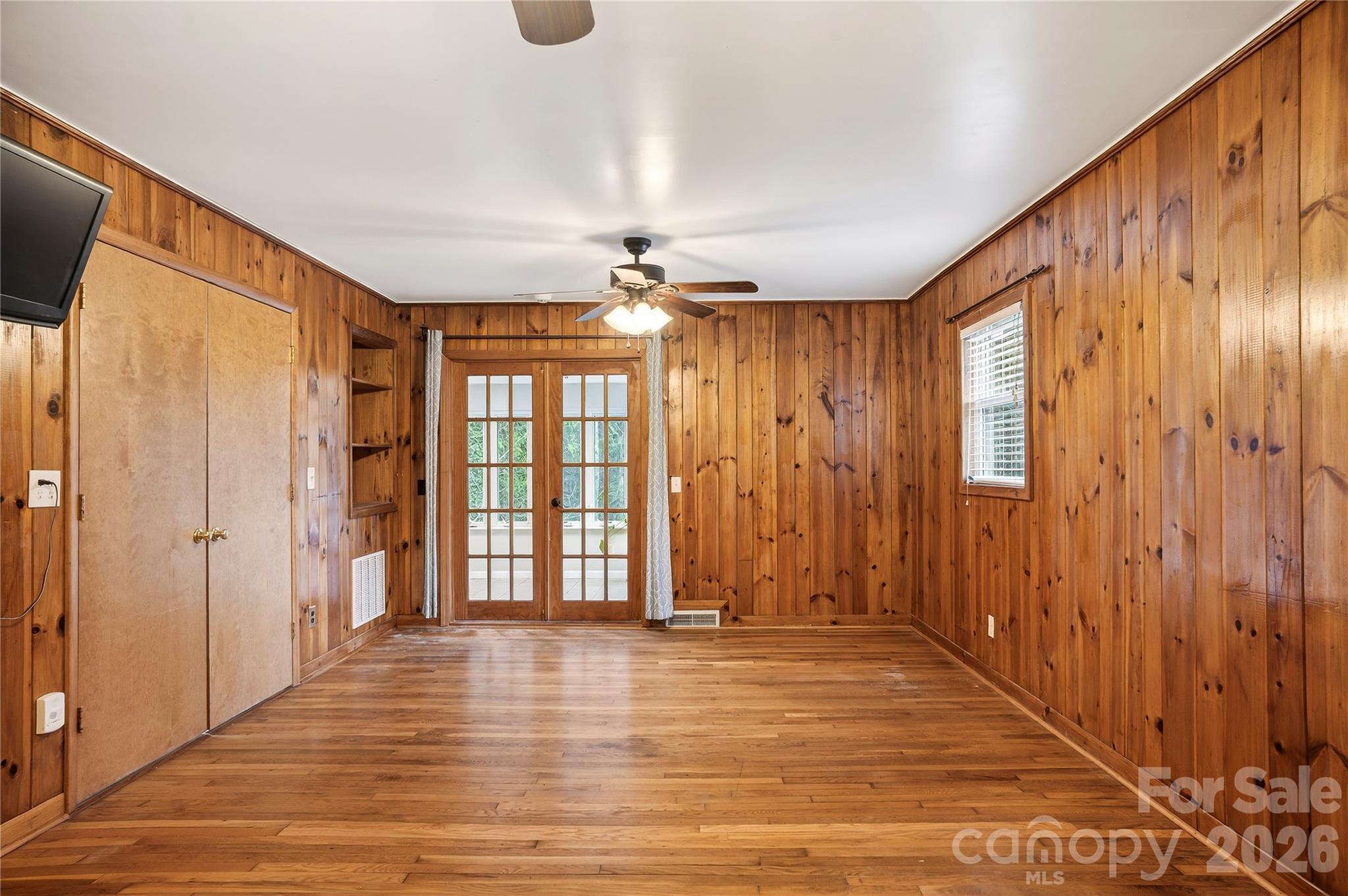 3002 Kanuga Road — Hendersonville