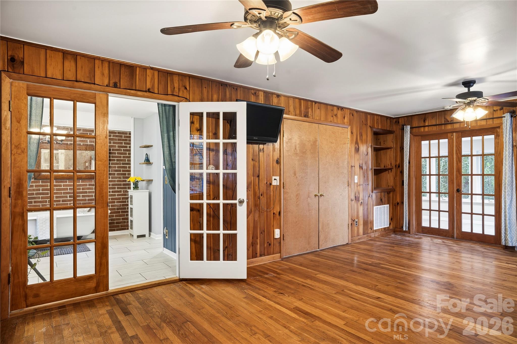 3002 Kanuga Road — Hendersonville
