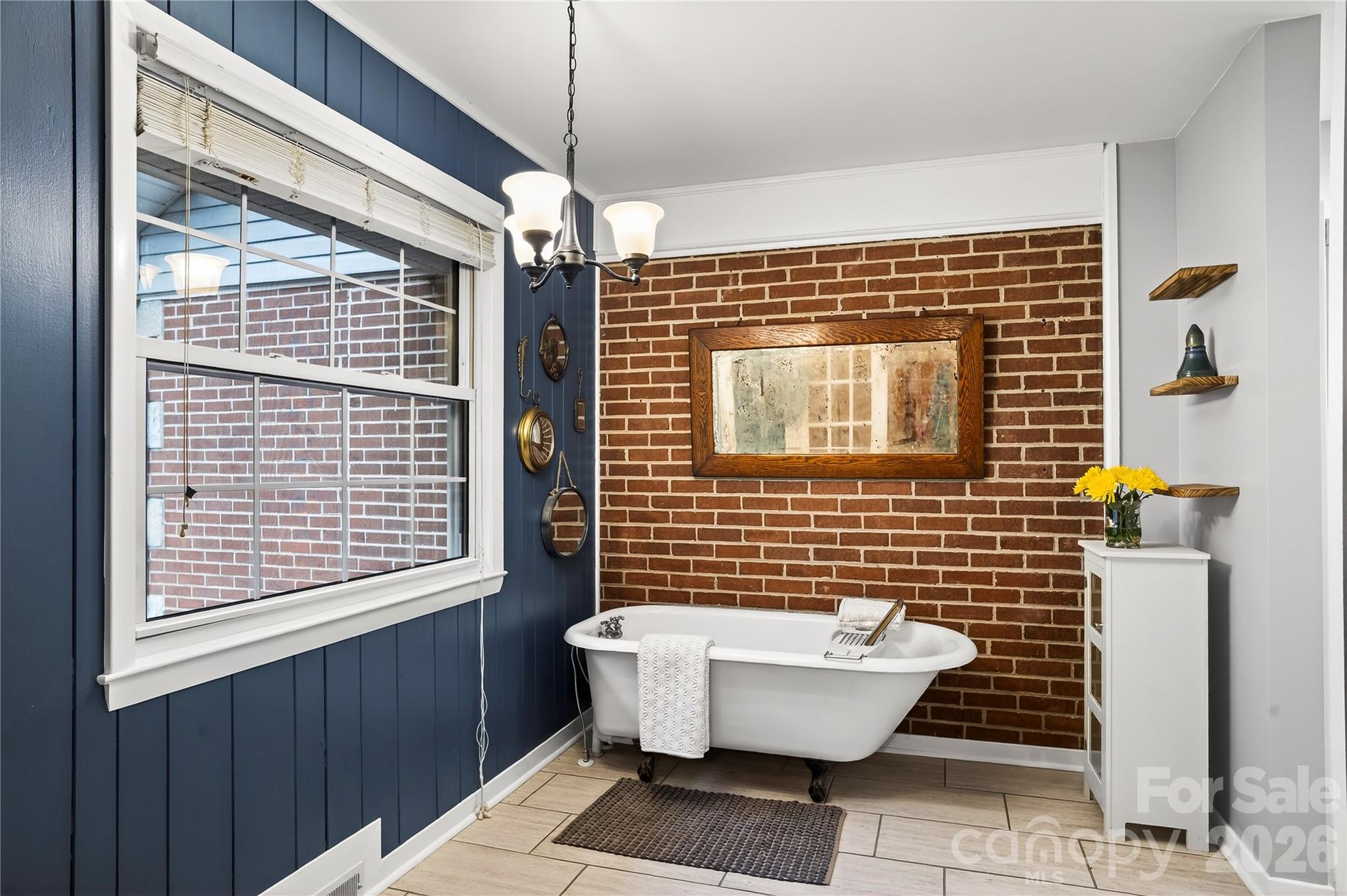3002 Kanuga Road — Hendersonville