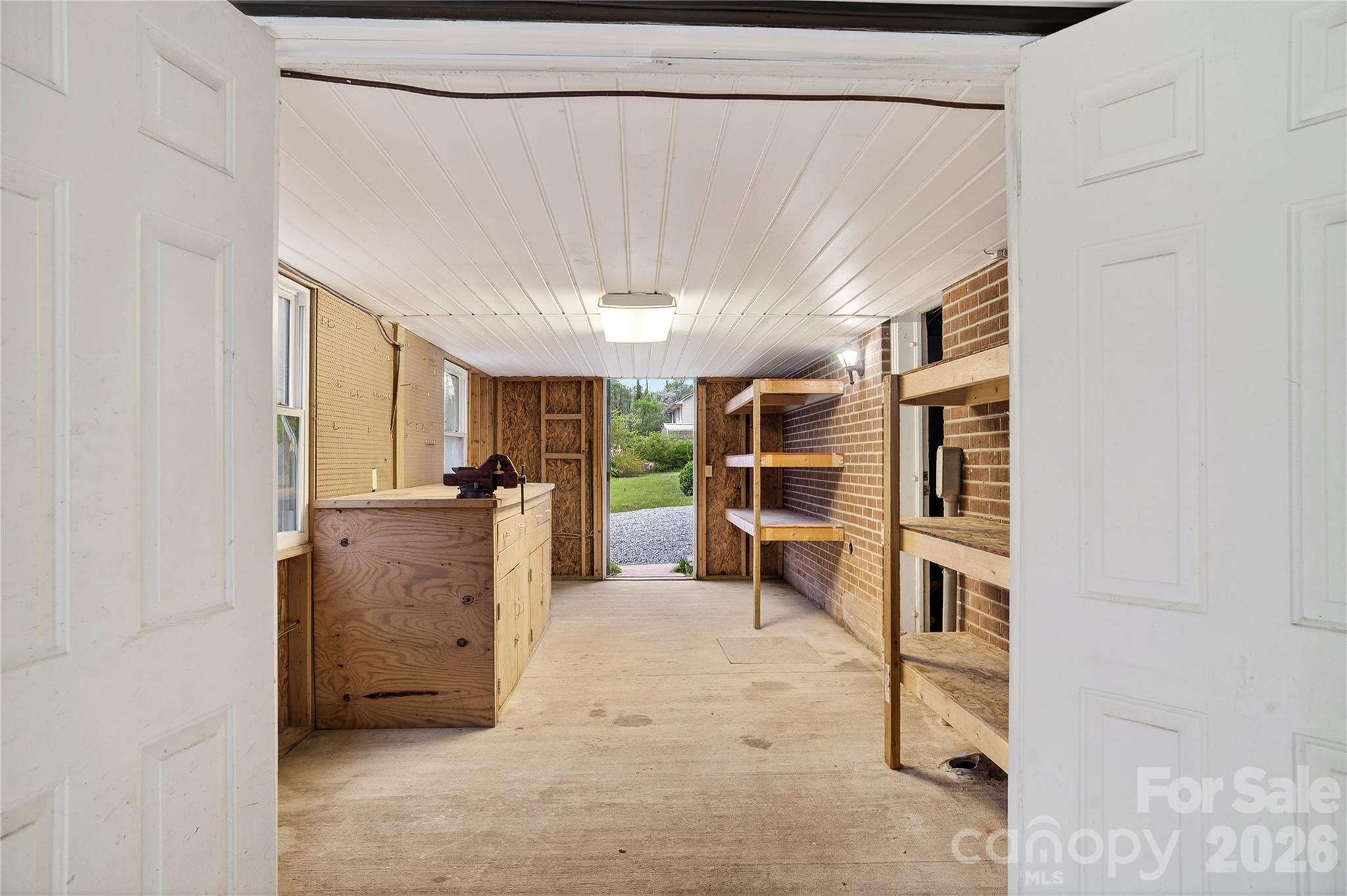 3002 Kanuga Road — Hendersonville