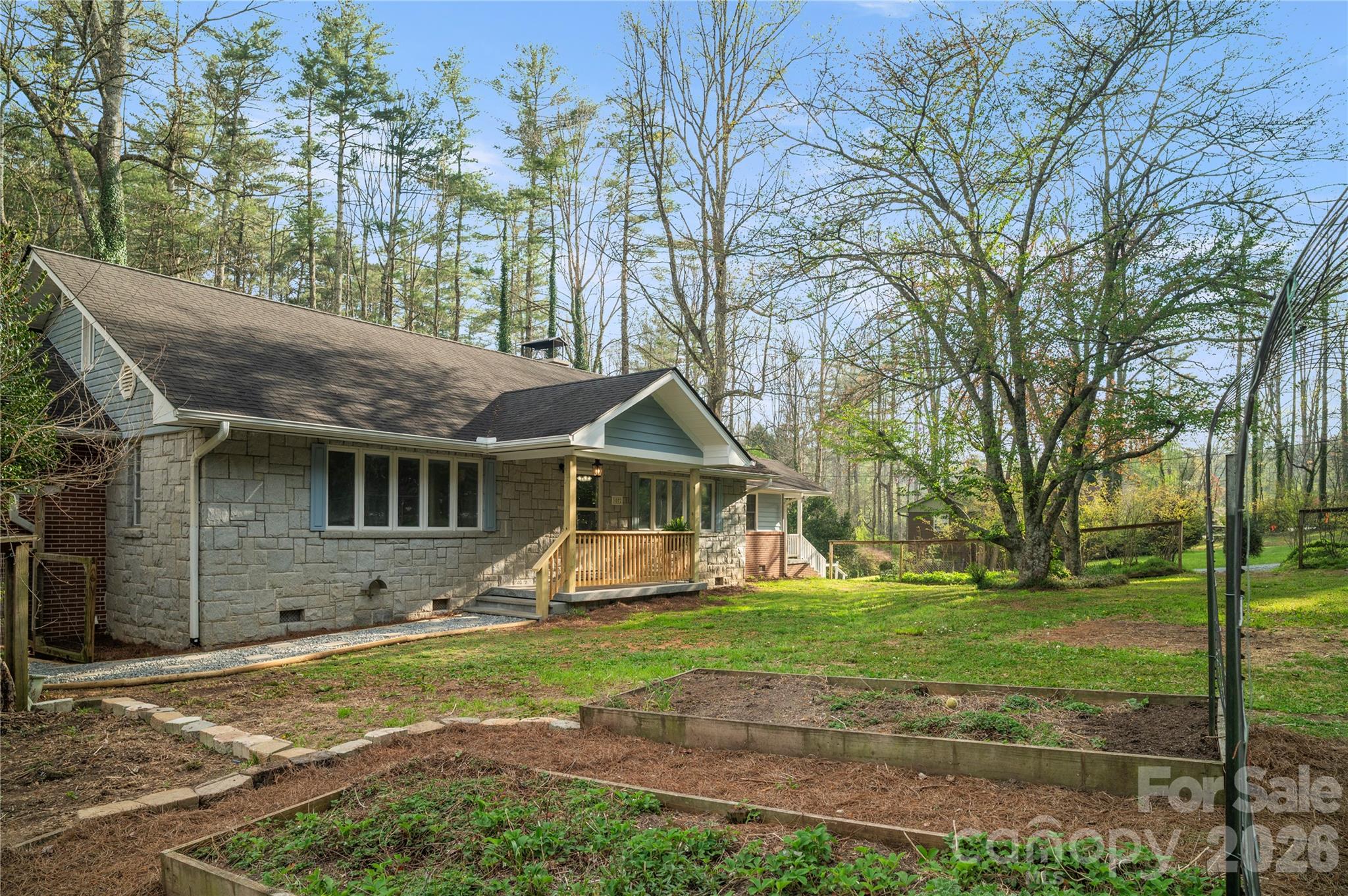 3002 Kanuga Road — Hendersonville